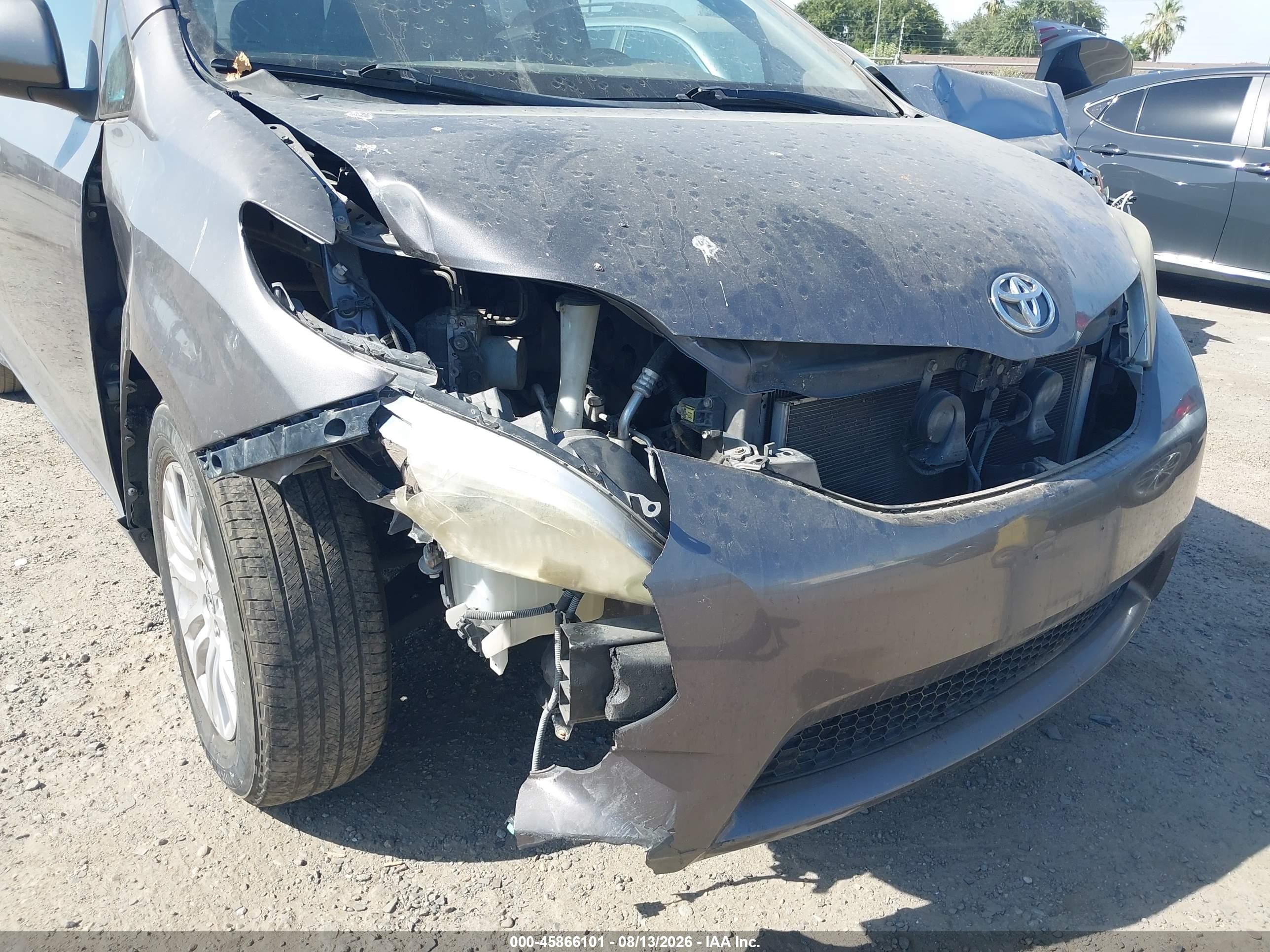 2011 Toyota Sienna Xle V6 Серый vin: 5TDYK3DC9BS072849