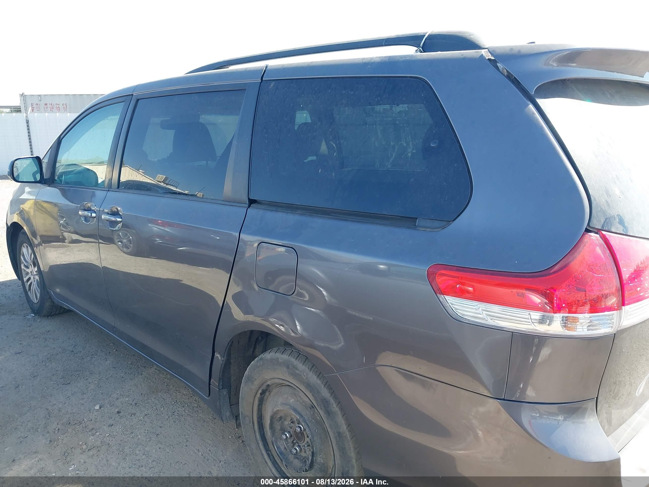 2011 Toyota Sienna Xle V6 Серый vin: 5TDYK3DC9BS072849