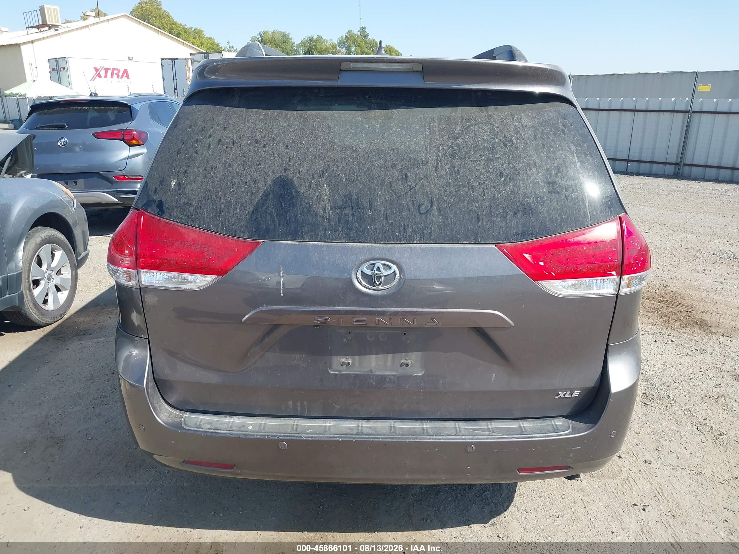 2011 Toyota Sienna Xle V6 Серый vin: 5TDYK3DC9BS072849