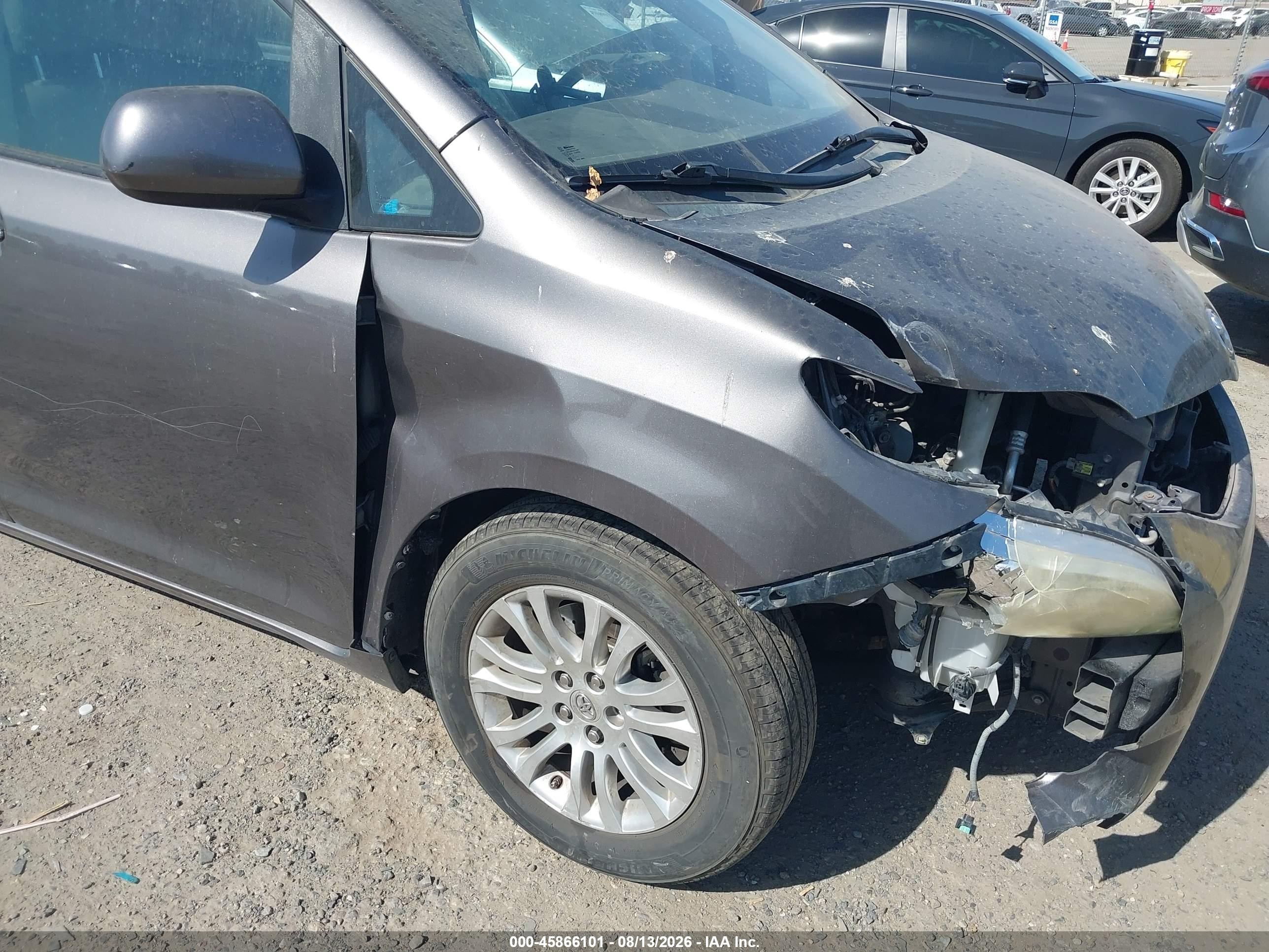 2011 Toyota Sienna Xle V6 Серый vin: 5TDYK3DC9BS072849