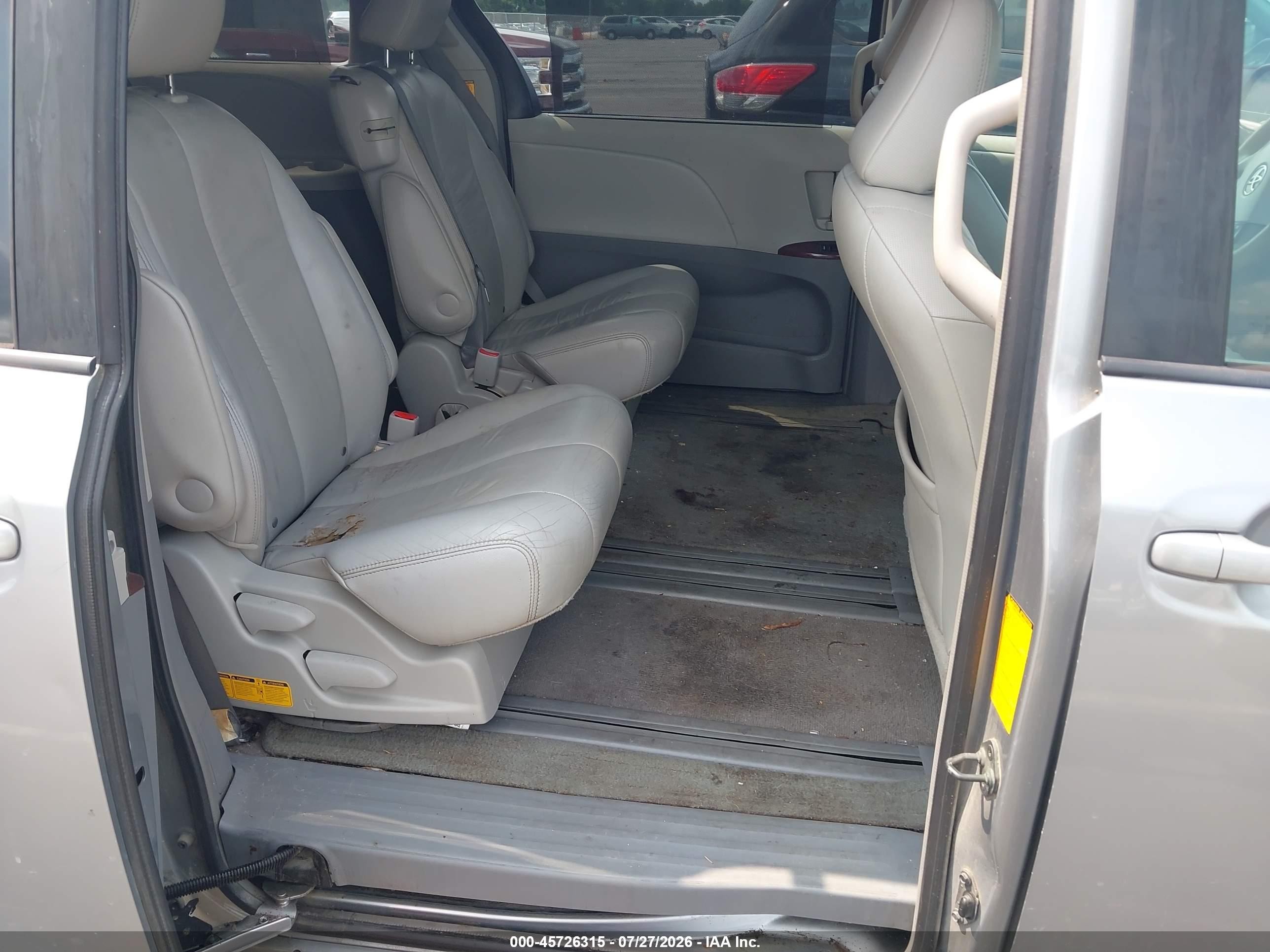 2011 Toyota Sienna Xle V6 Silver vin: 5TDYK3DC9BS079574