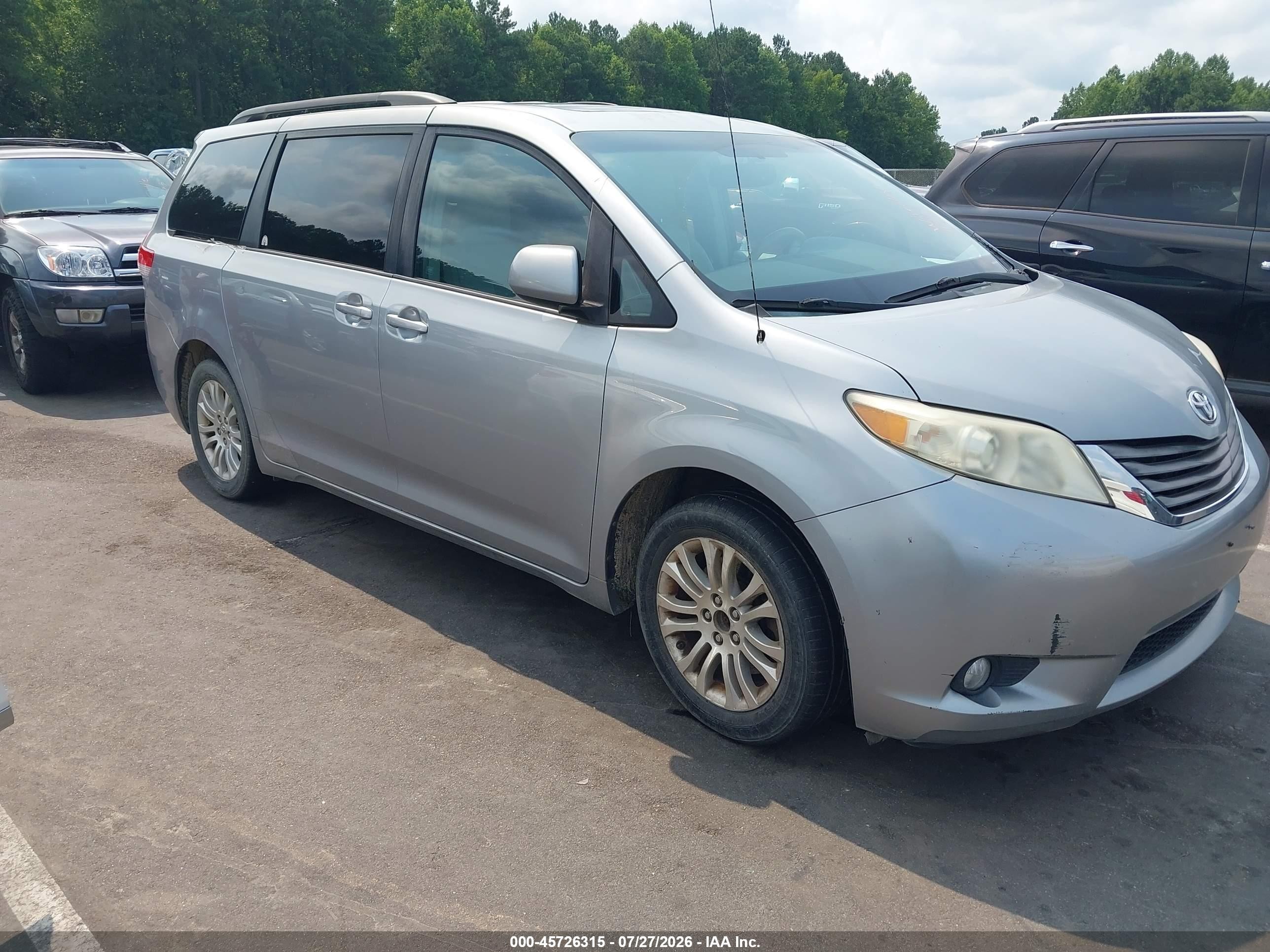 2011 Toyota Sienna Xle V6 Silver vin: 5TDYK3DC9BS079574