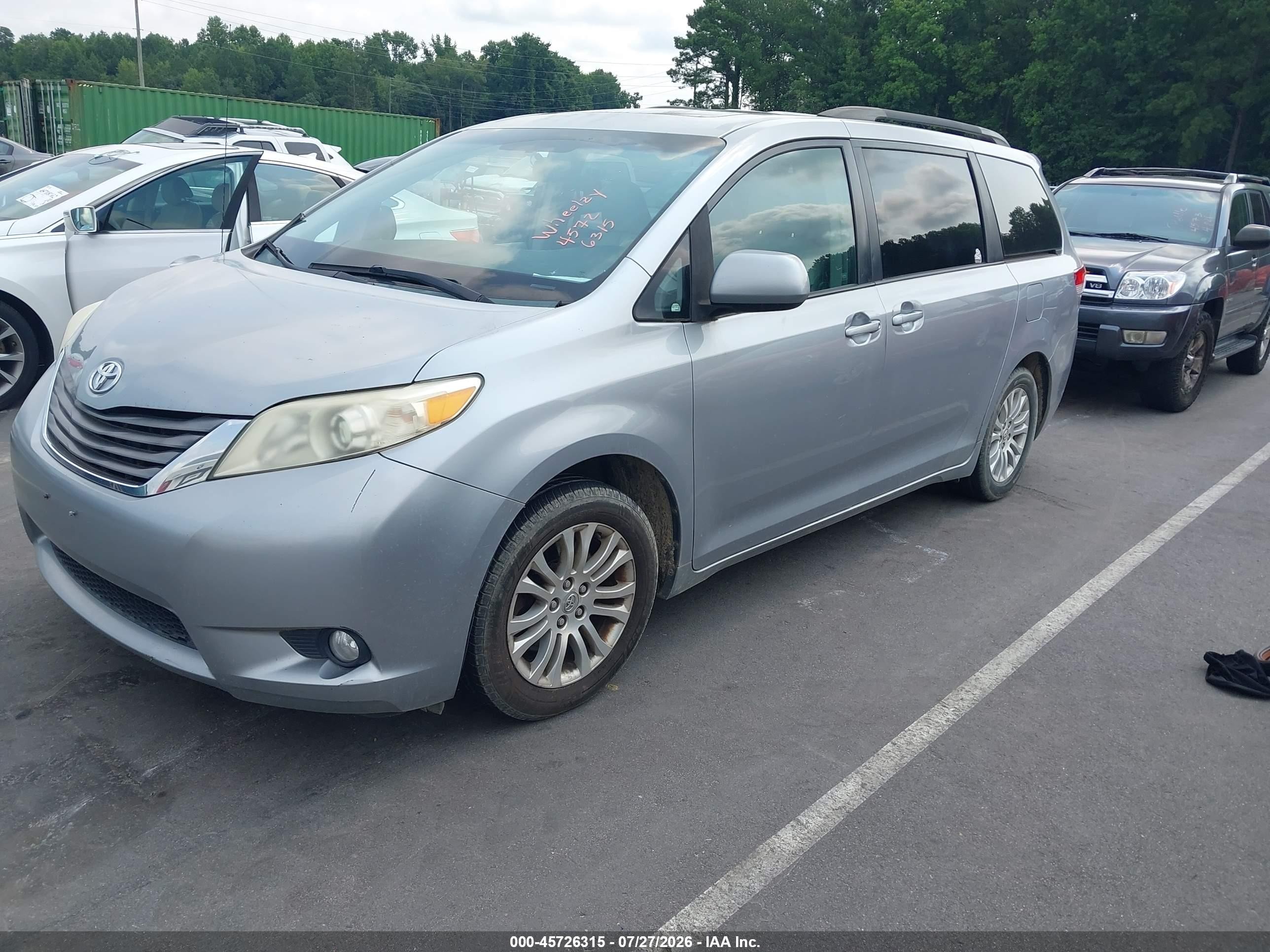 2011 Toyota Sienna Xle V6 Silver vin: 5TDYK3DC9BS079574