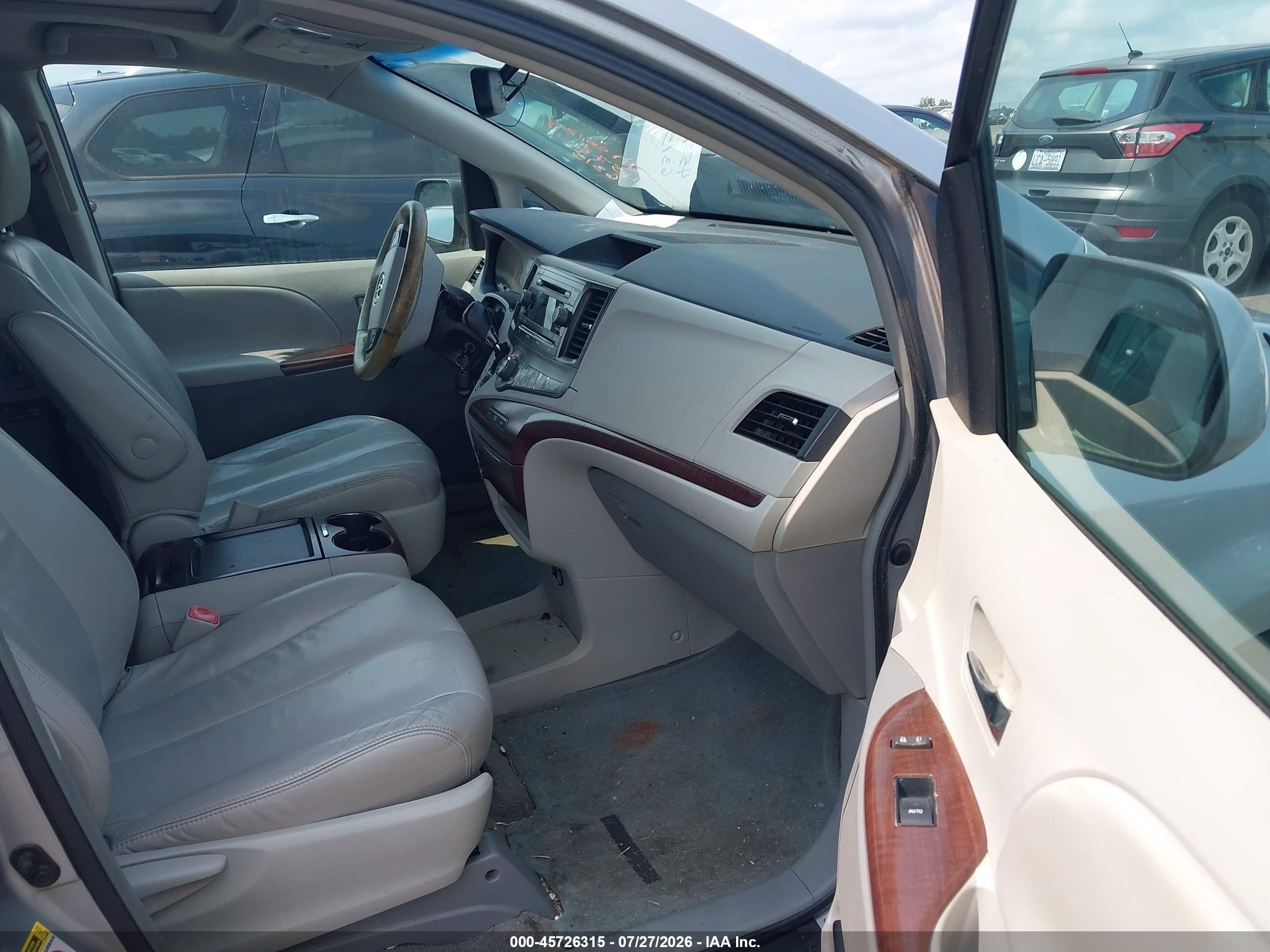 2011 Toyota Sienna Xle V6 Silver vin: 5TDYK3DC9BS079574