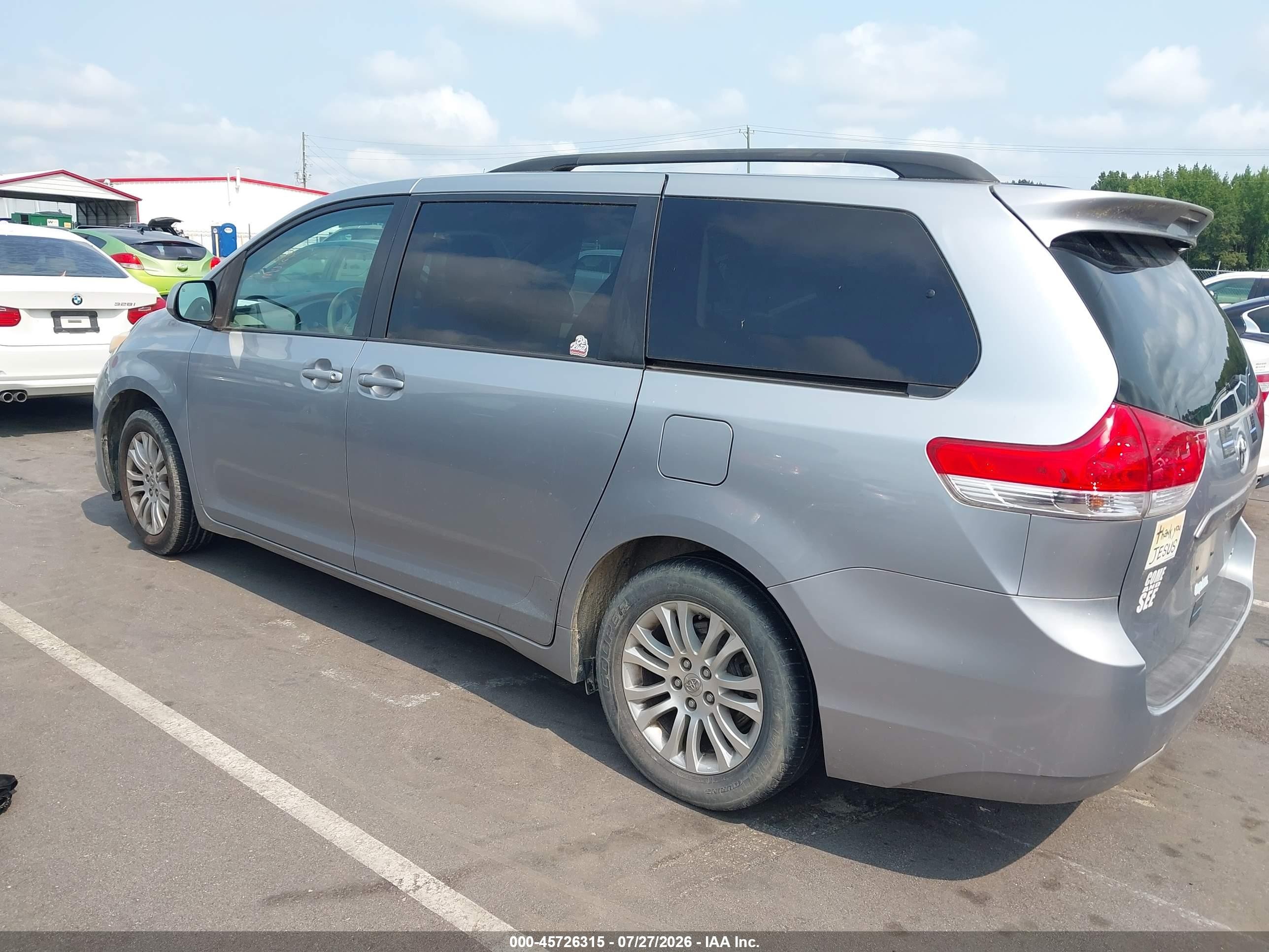 2011 Toyota Sienna Xle V6 Silver vin: 5TDYK3DC9BS079574