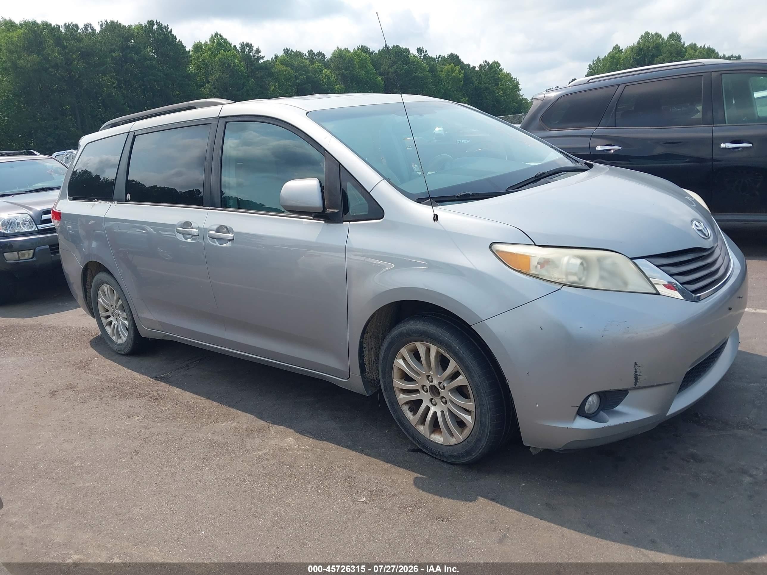 2011 Toyota Sienna Xle V6 Silver vin: 5TDYK3DC9BS079574