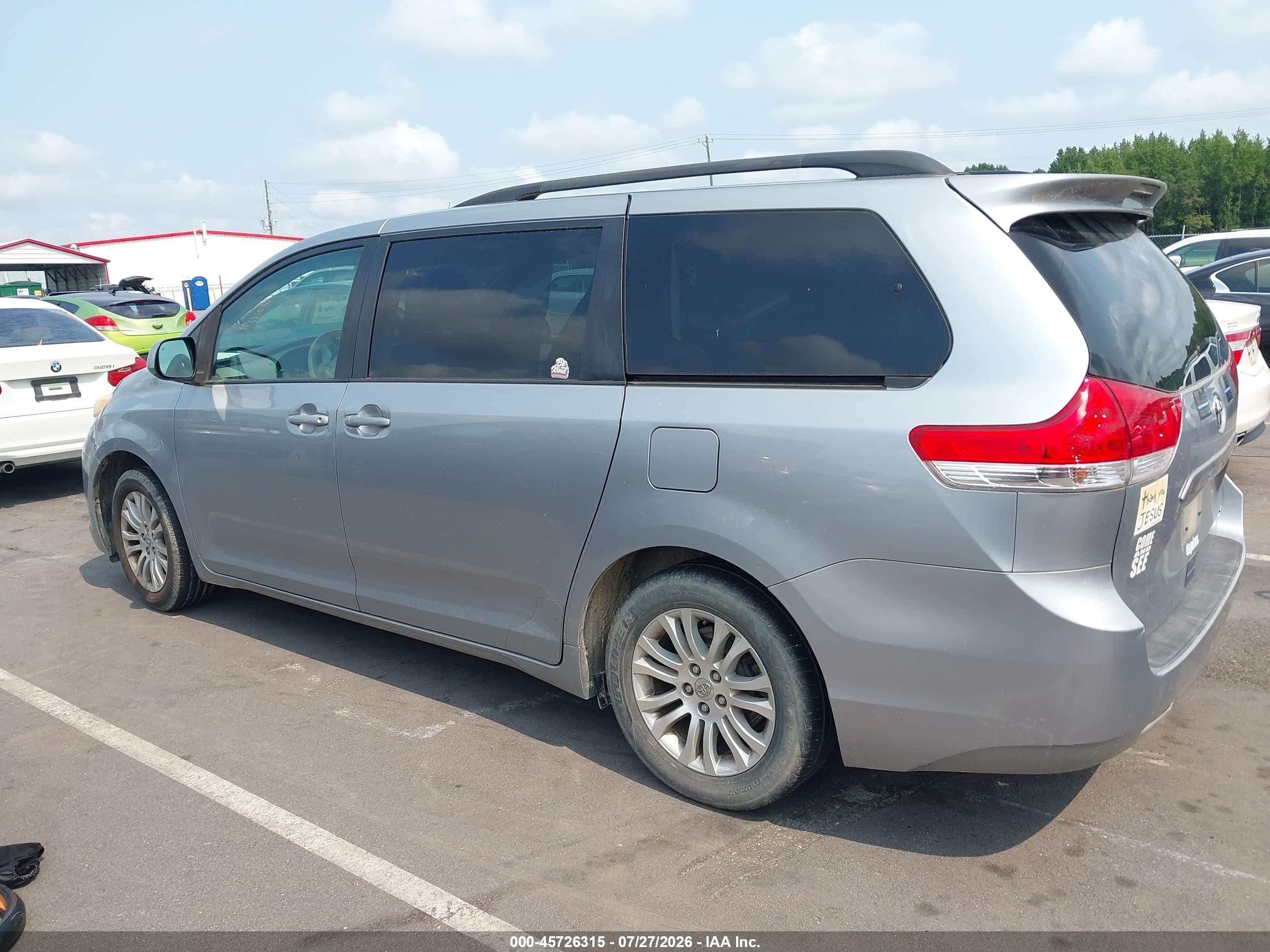 2011 Toyota Sienna Xle V6 Silver vin: 5TDYK3DC9BS079574
