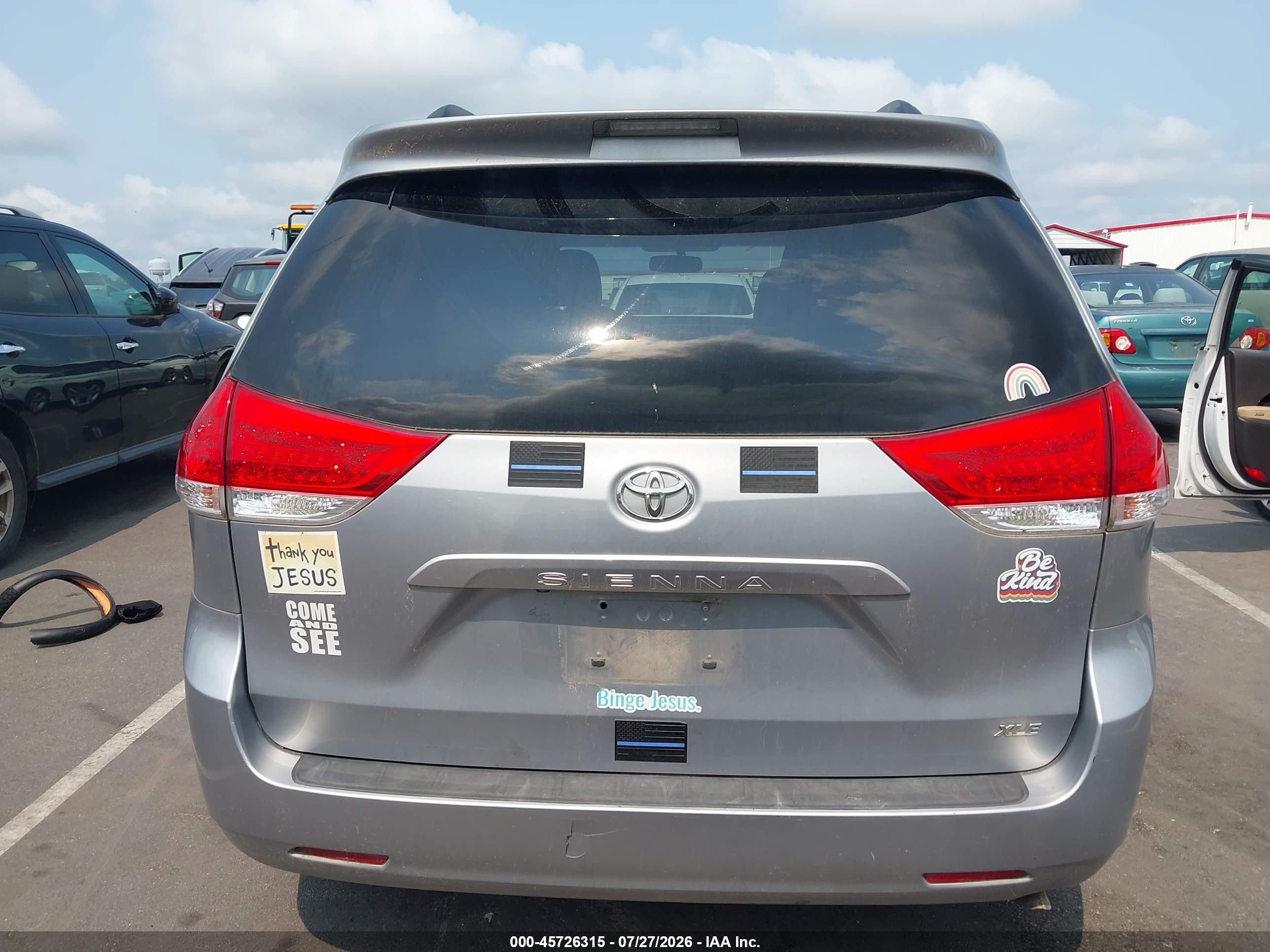 2011 Toyota Sienna Xle V6 Silver vin: 5TDYK3DC9BS079574