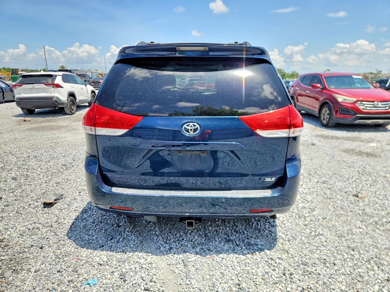 2011 Toyota Sienna Xle 8-passenger Blue vin: 5TDYK3DC9BS085181