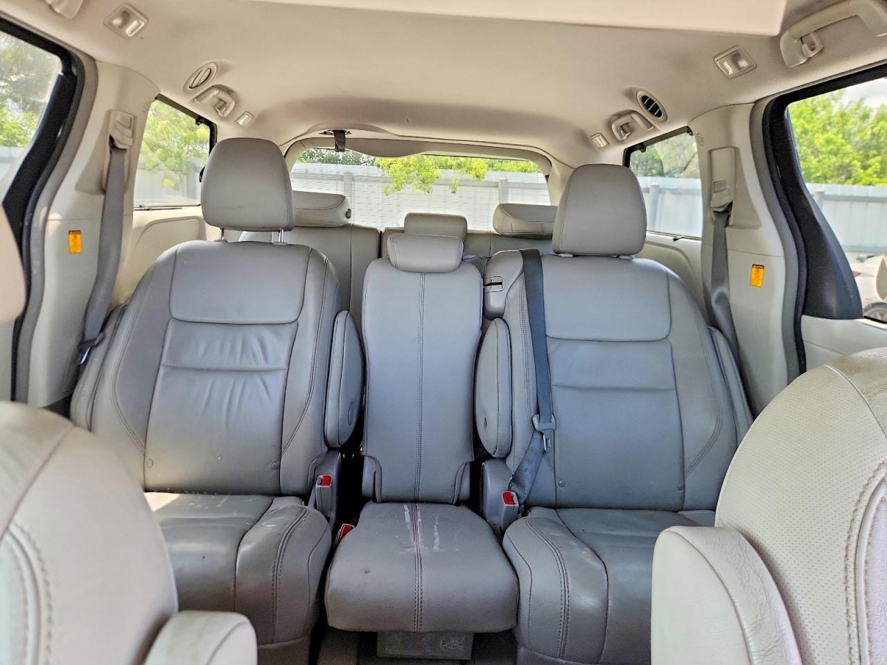 2011 Toyota Sienna Xle 8-passenger Blue vin: 5TDYK3DC9BS085181