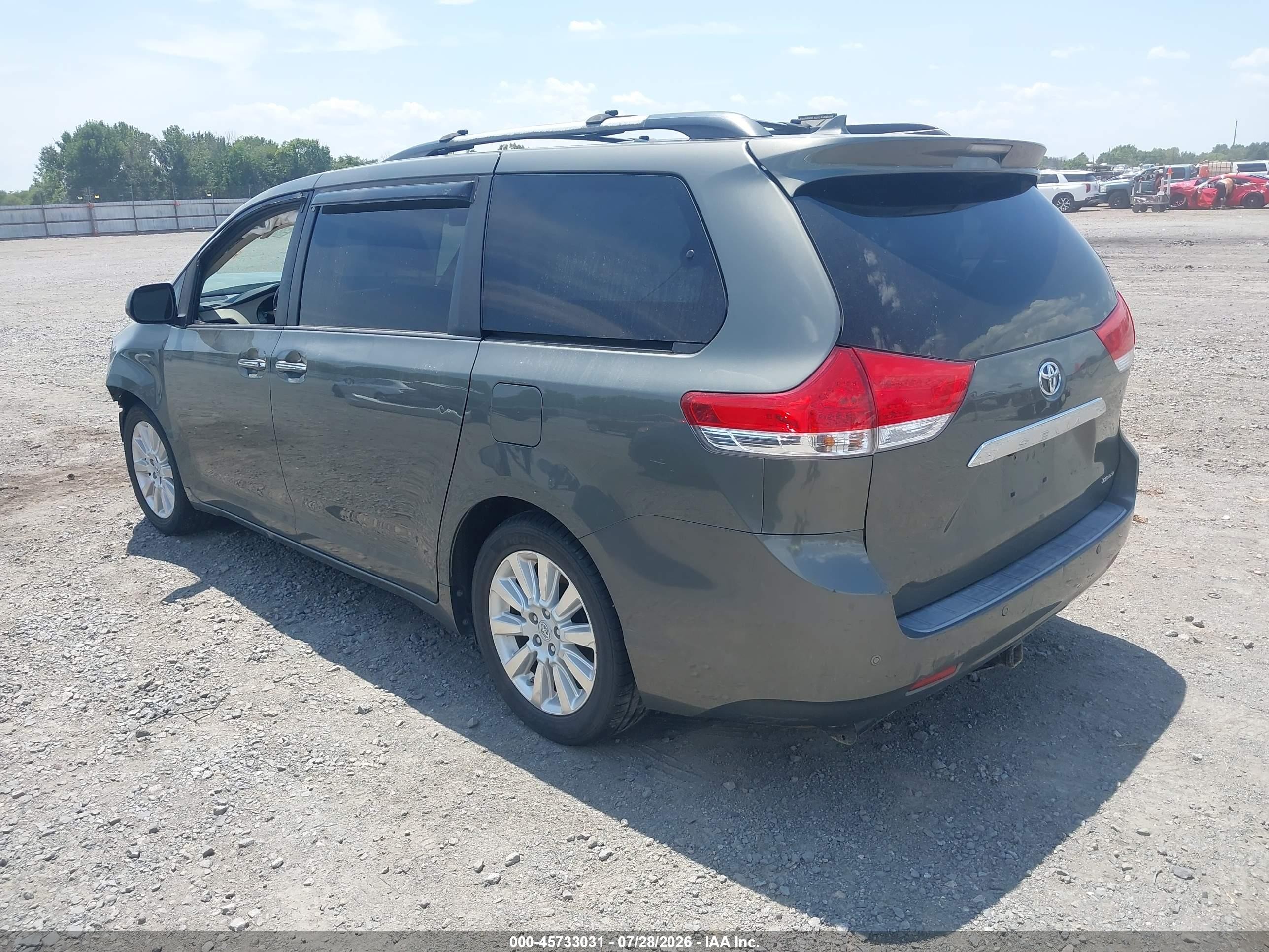 2011 Toyota Sienna Limited V6 Серый vin: 5TDYK3DC9BS100407