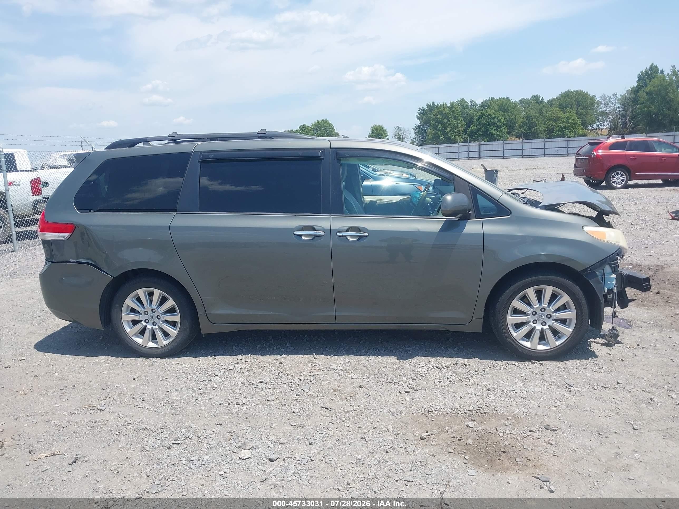 2011 Toyota Sienna Limited V6 Серый vin: 5TDYK3DC9BS100407