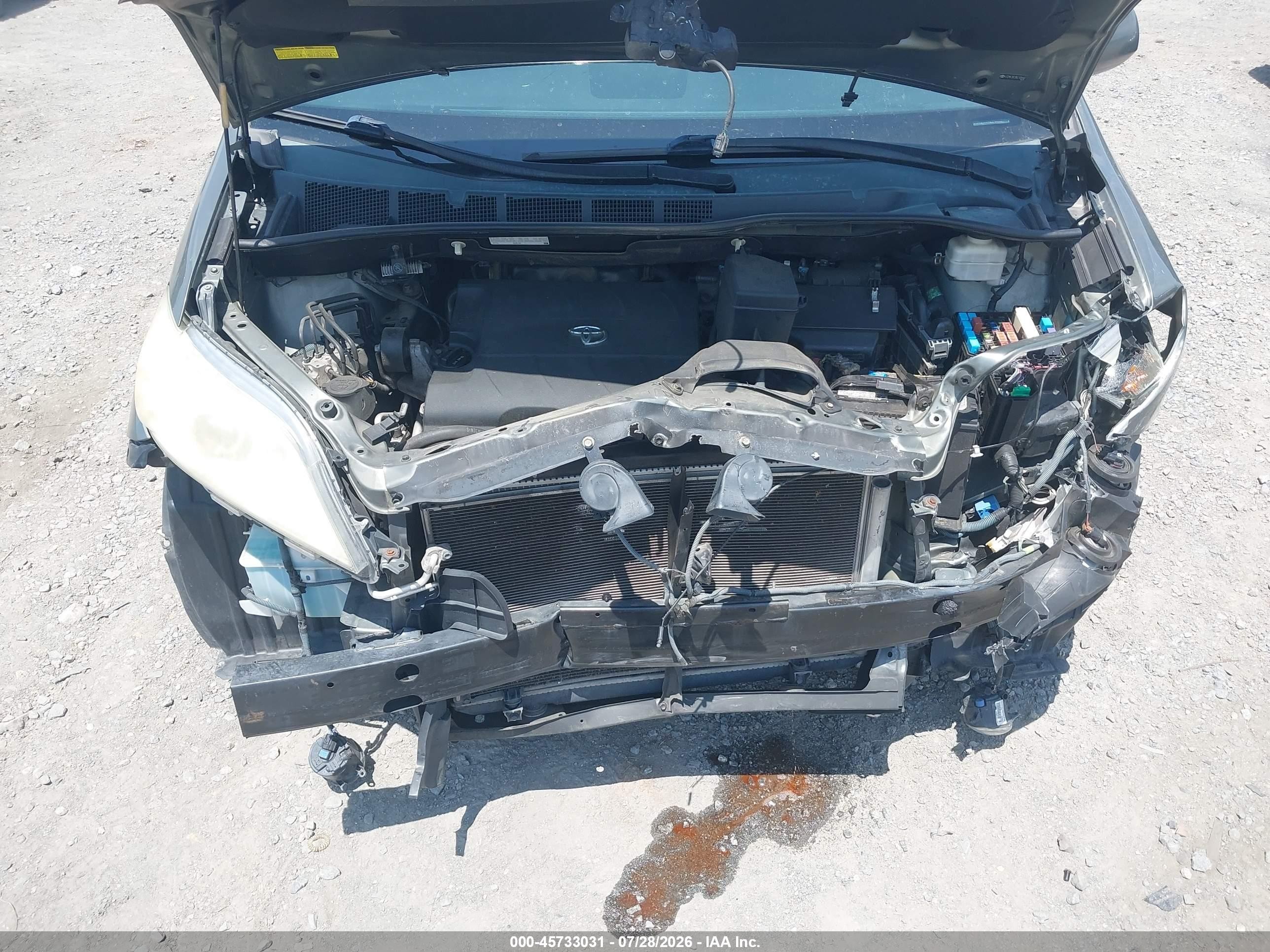 2011 Toyota Sienna Limited V6 Серый vin: 5TDYK3DC9BS100407