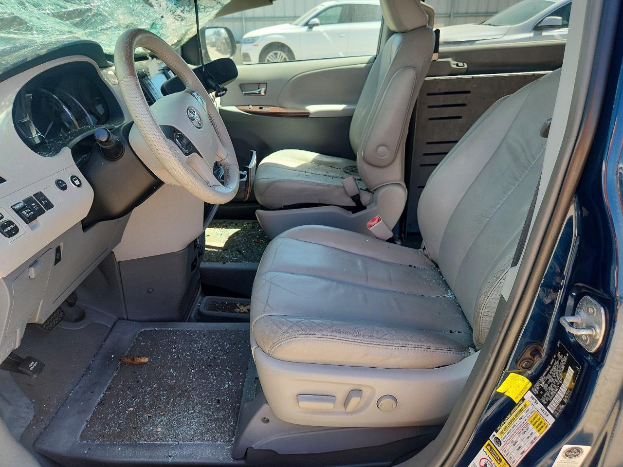 2011 Toyota Sienna Xle 8-passenger Blue vin: 5TDYK3DC9BS146271