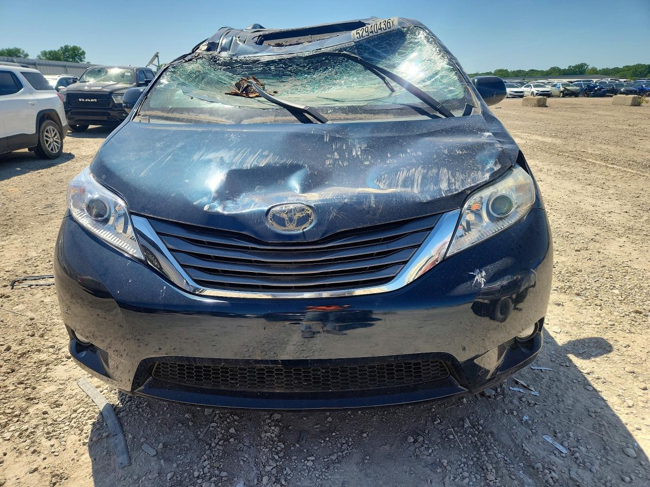 2011 Toyota Sienna Xle 8-passenger Blue vin: 5TDYK3DC9BS146271