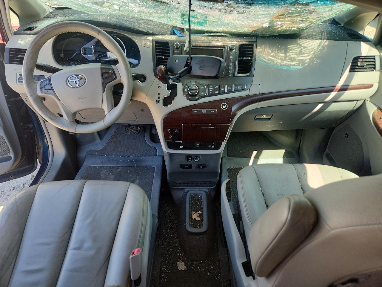 2011 Toyota Sienna Xle 8-passenger Blue vin: 5TDYK3DC9BS146271
