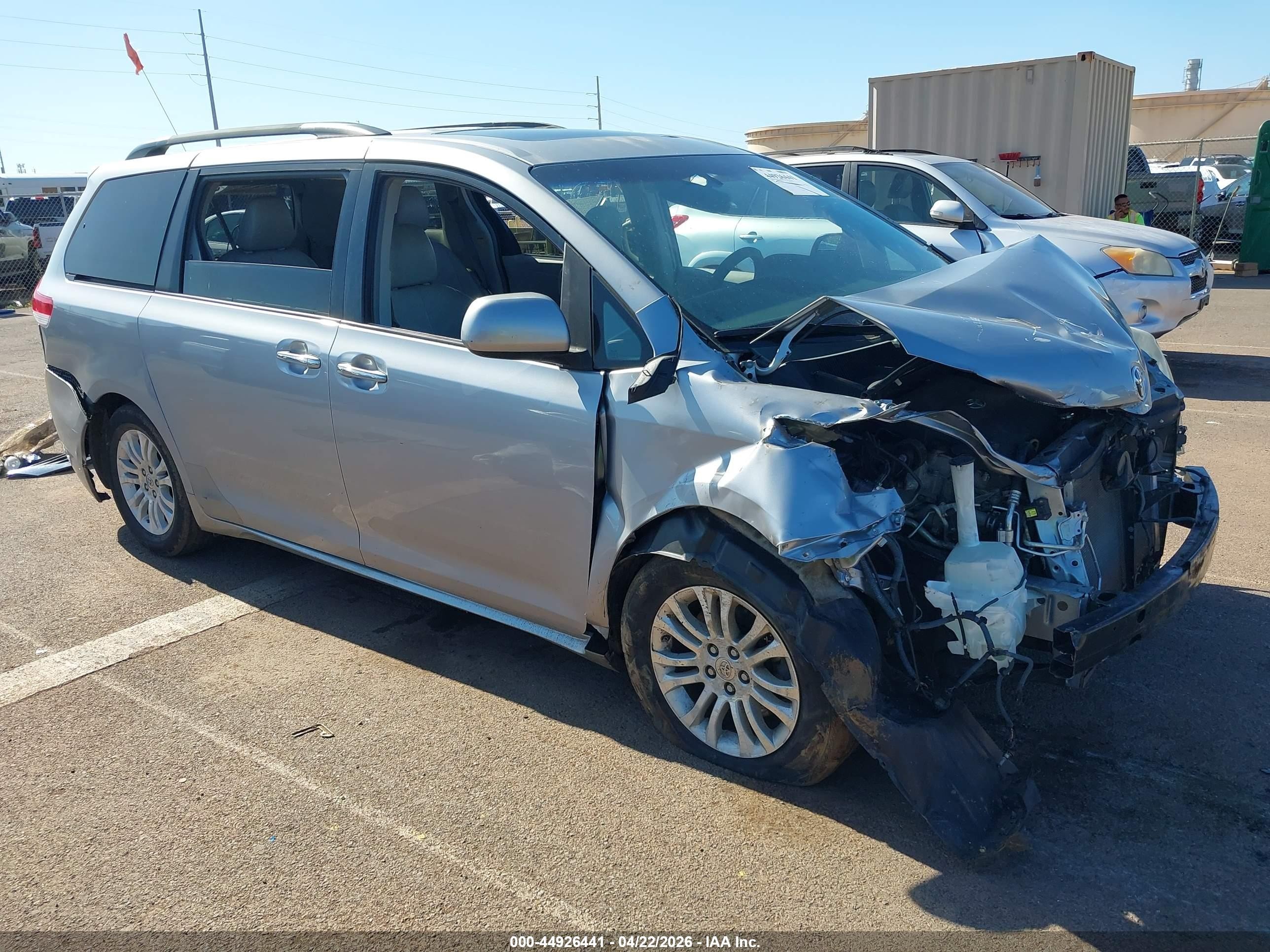 2011 Toyota Sienna Xle V6 Silver vin: 5TDYK3DC9BS170411