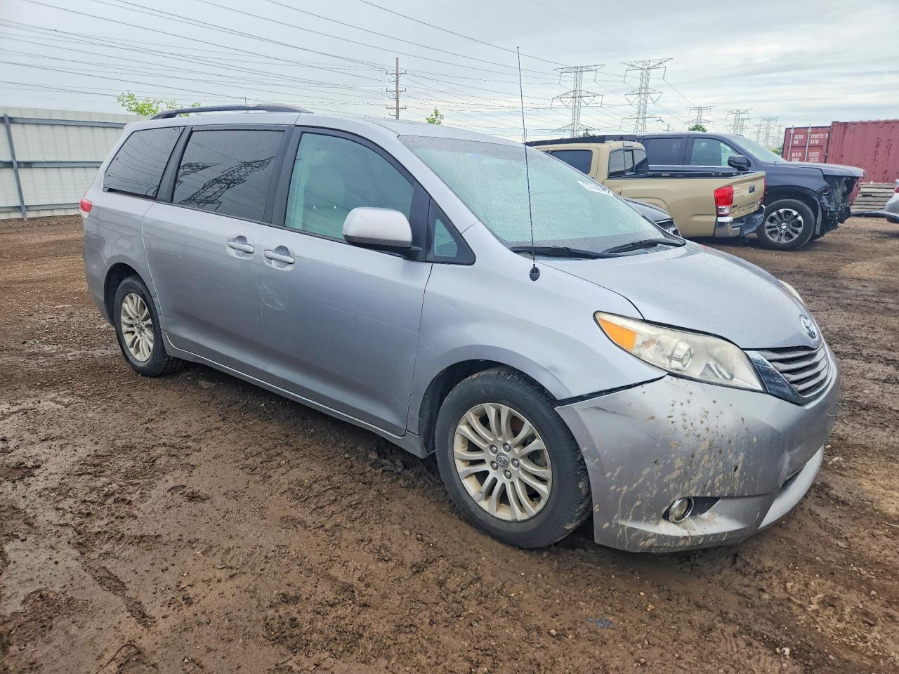 2012 Toyota Sienna Xle 8-passenger Silver vin: 5TDYK3DC9CS180552