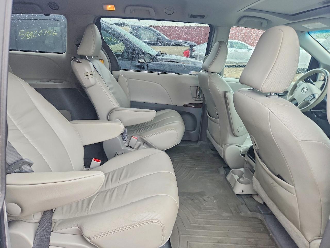 2012 Toyota Sienna Xle 8-passenger Silver vin: 5TDYK3DC9CS180552