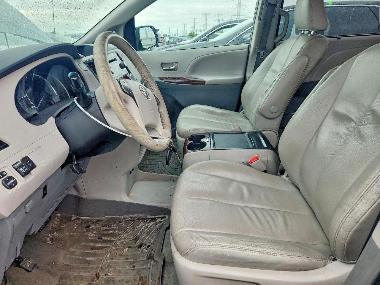 2012 Toyota Sienna Xle 8-passenger Silver vin: 5TDYK3DC9CS180552