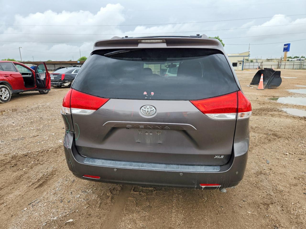 2012 Toyota Sienna Xle 8-passenger Gray vin: 5TDYK3DC9CS201092