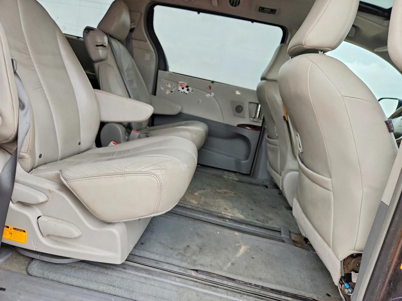 2012 Toyota Sienna Xle 8-passenger Gray vin: 5TDYK3DC9CS201092