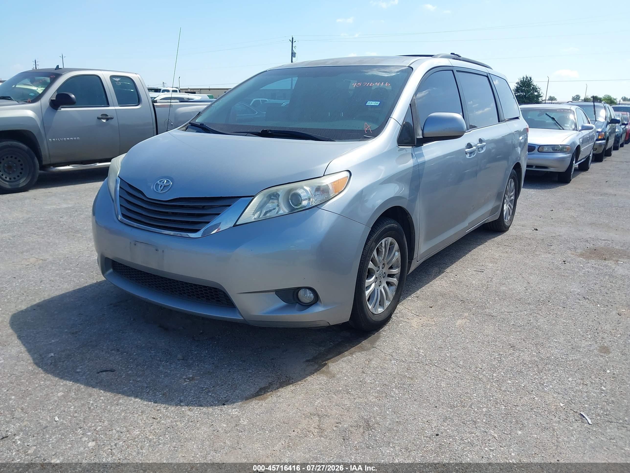 2012 Toyota Sienna Xle V6 8 Passenger Silver vin: 5TDYK3DC9CS209029