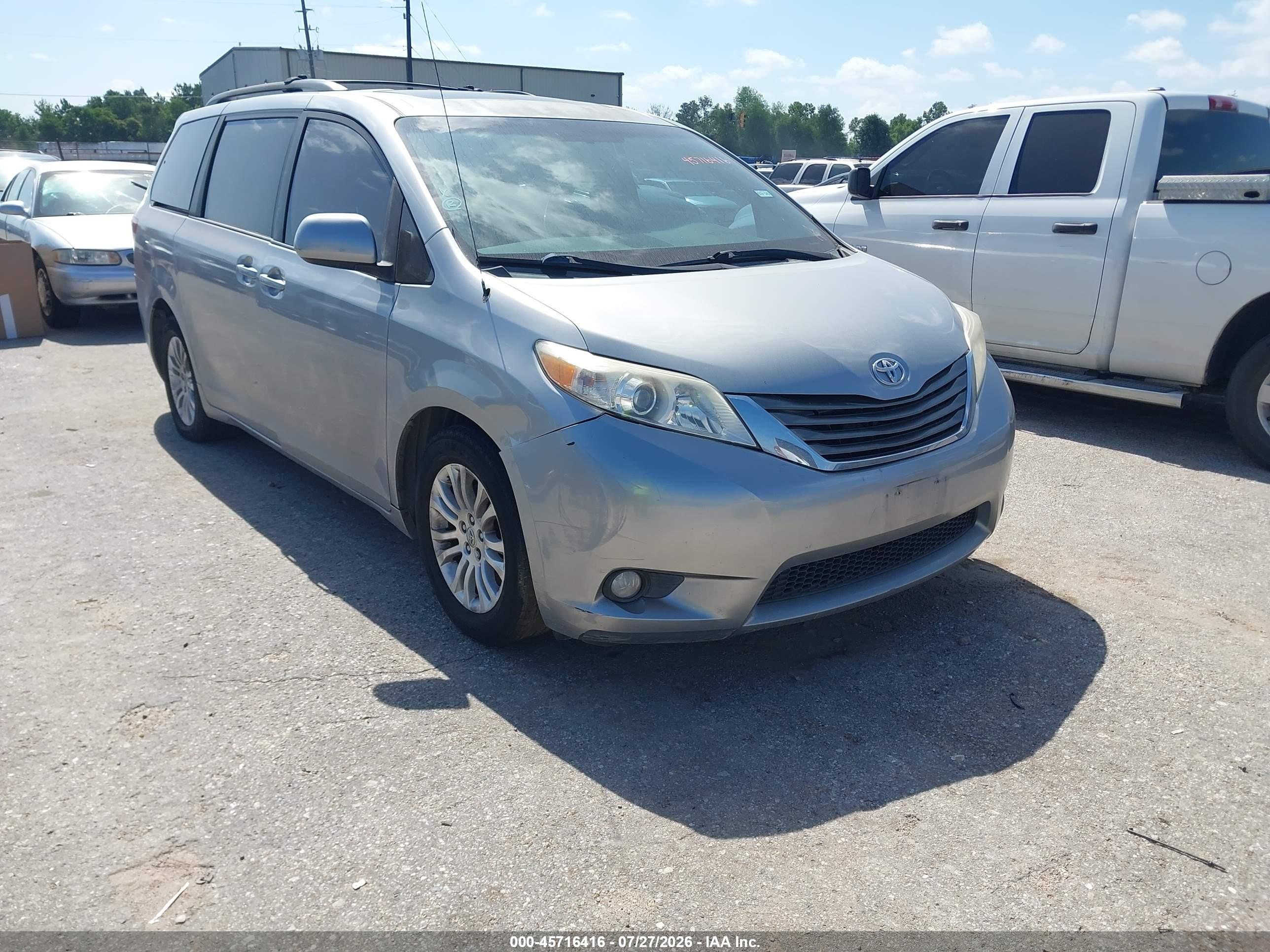 2012 Toyota Sienna Xle V6 8 Passenger Silver vin: 5TDYK3DC9CS209029