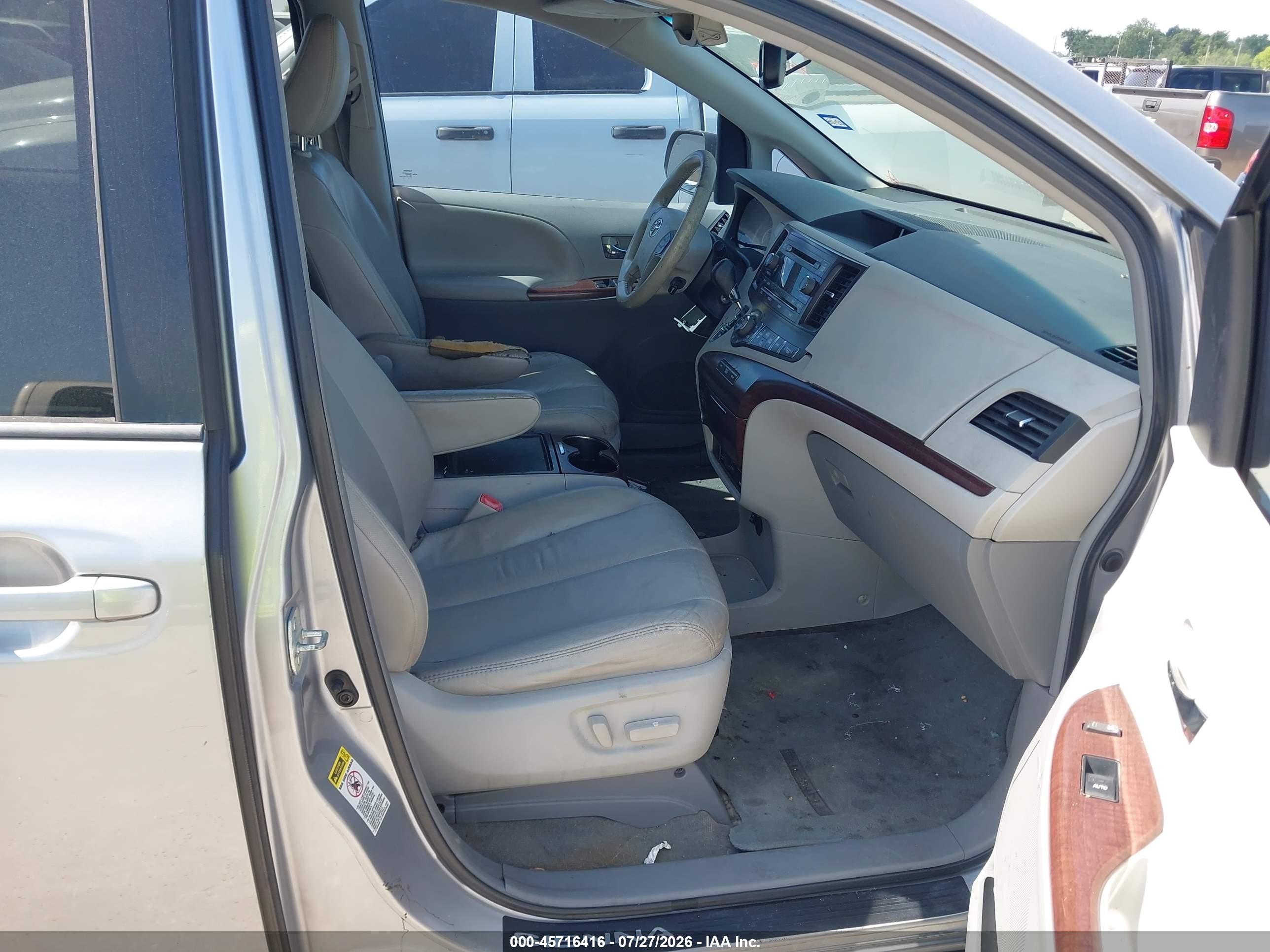2012 Toyota Sienna Xle V6 8 Passenger Silver vin: 5TDYK3DC9CS209029