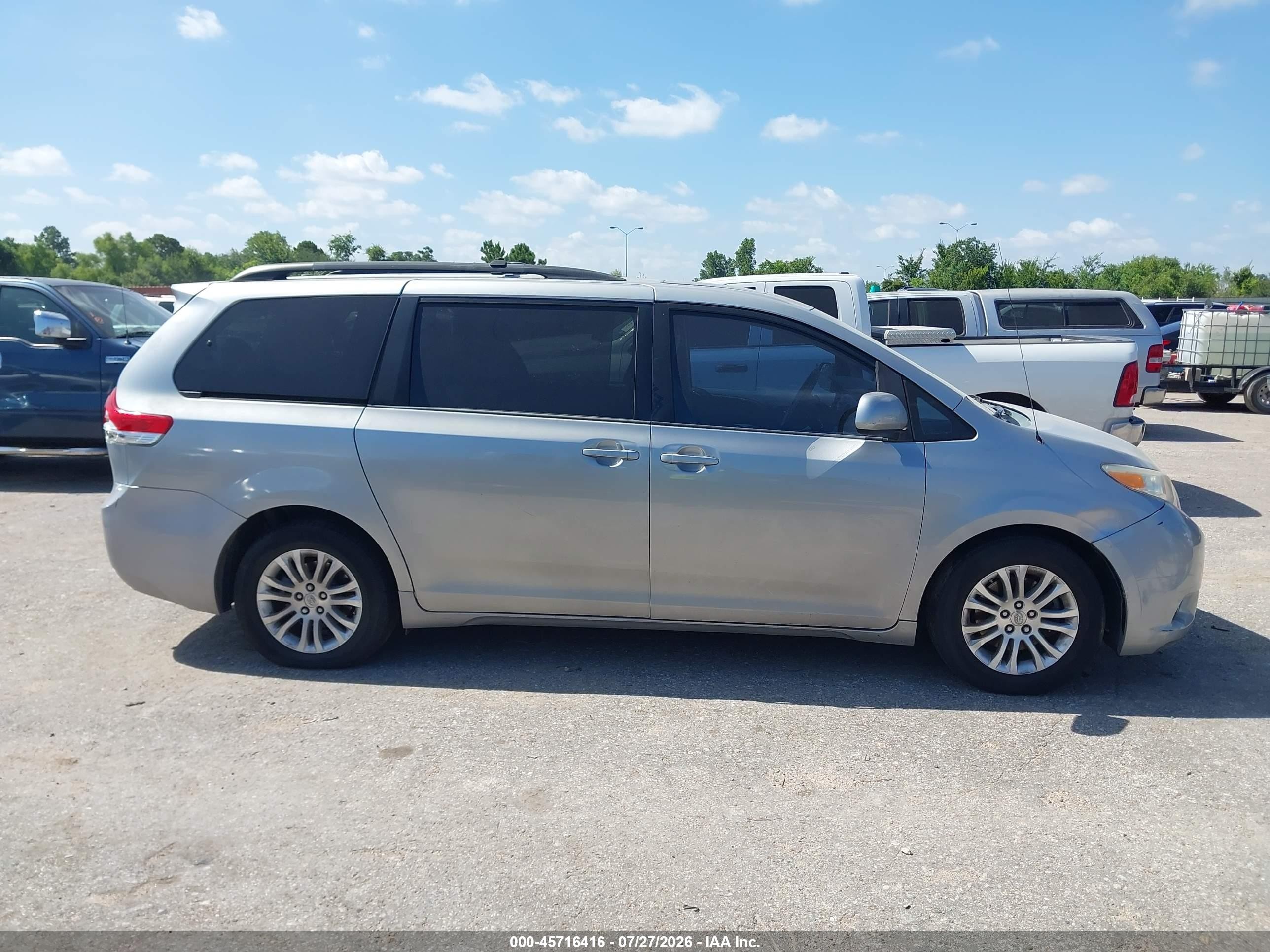2012 Toyota Sienna Xle V6 8 Passenger Silver vin: 5TDYK3DC9CS209029