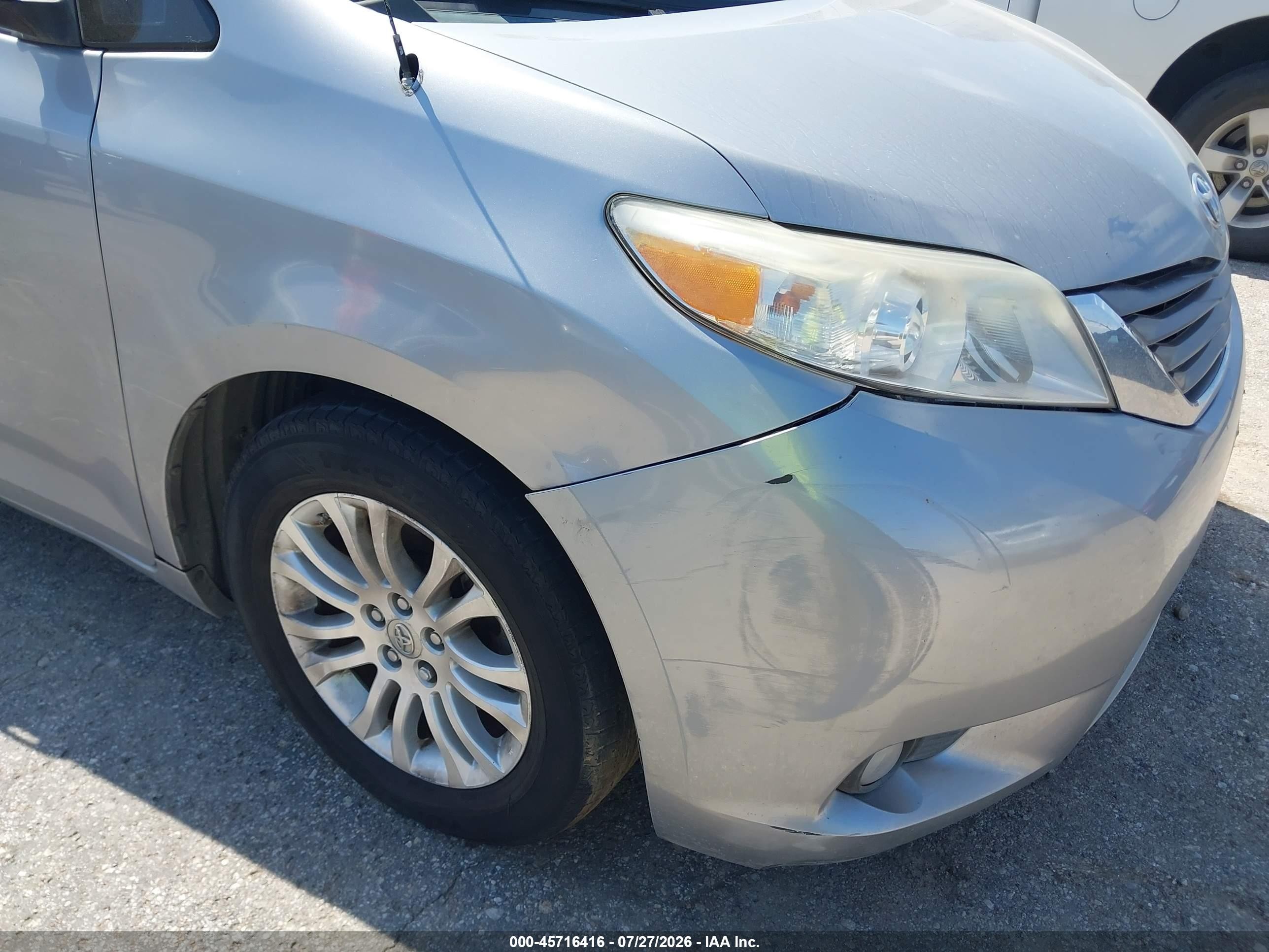 2012 Toyota Sienna Xle V6 8 Passenger Silver vin: 5TDYK3DC9CS209029