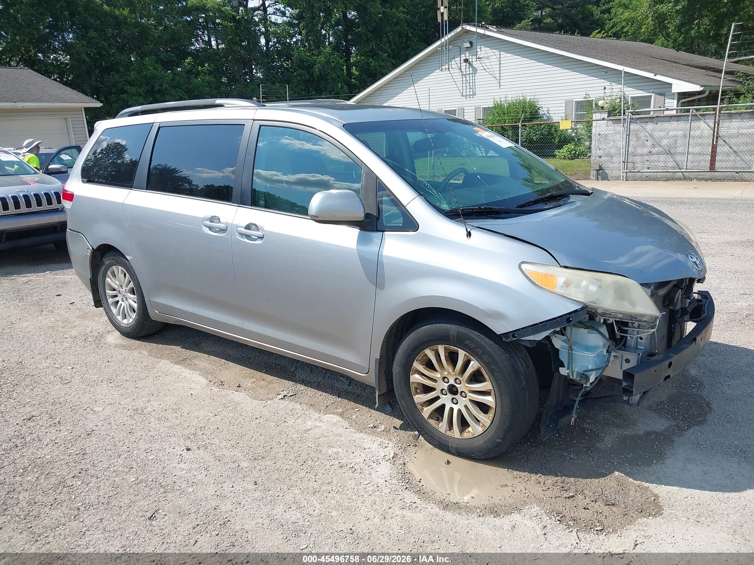 2012 Toyota Sienna Xle V6 8 Passenger Silver vin: 5TDYK3DC9CS216093