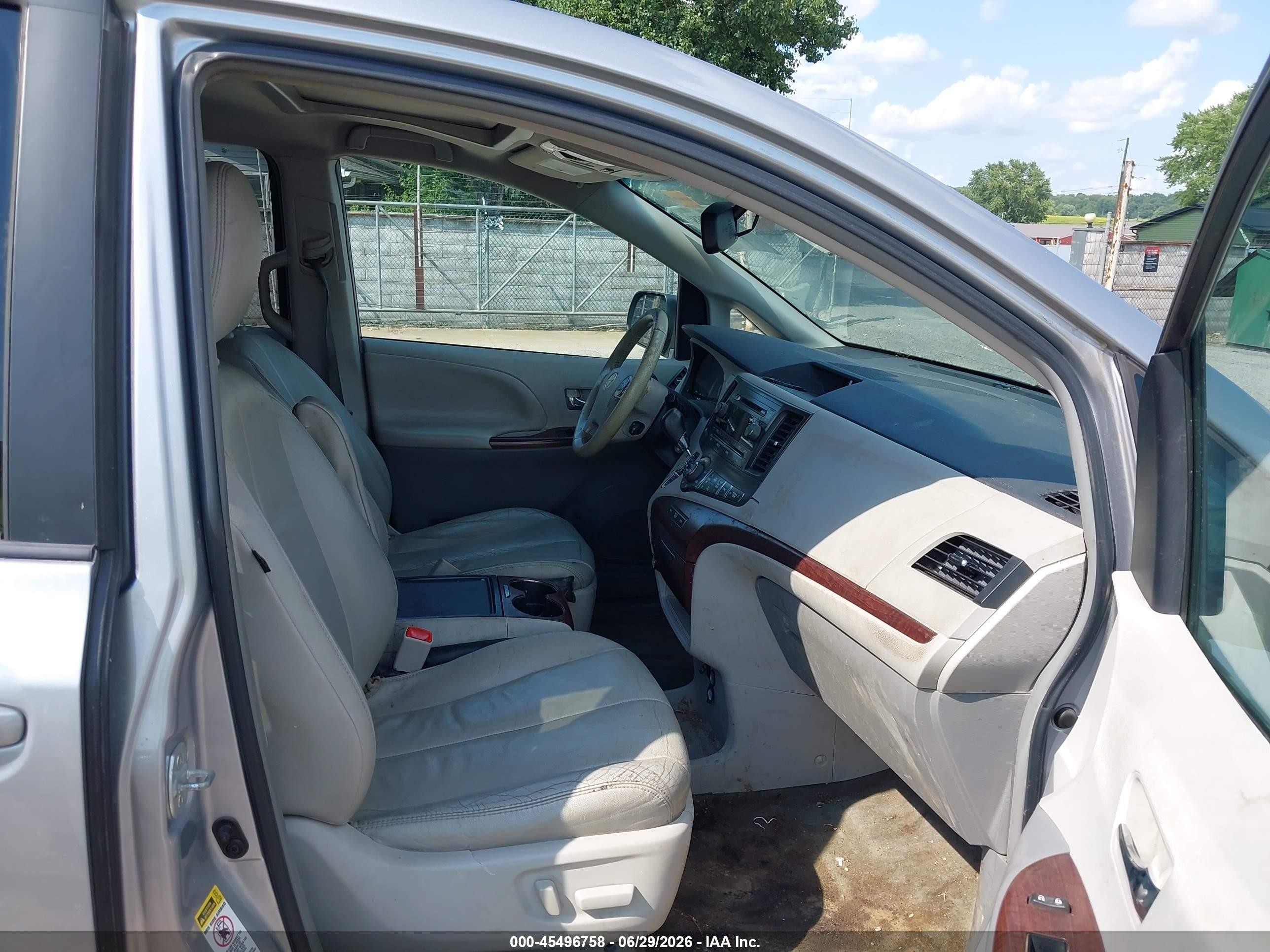 2012 Toyota Sienna Xle V6 8 Passenger Silver vin: 5TDYK3DC9CS216093