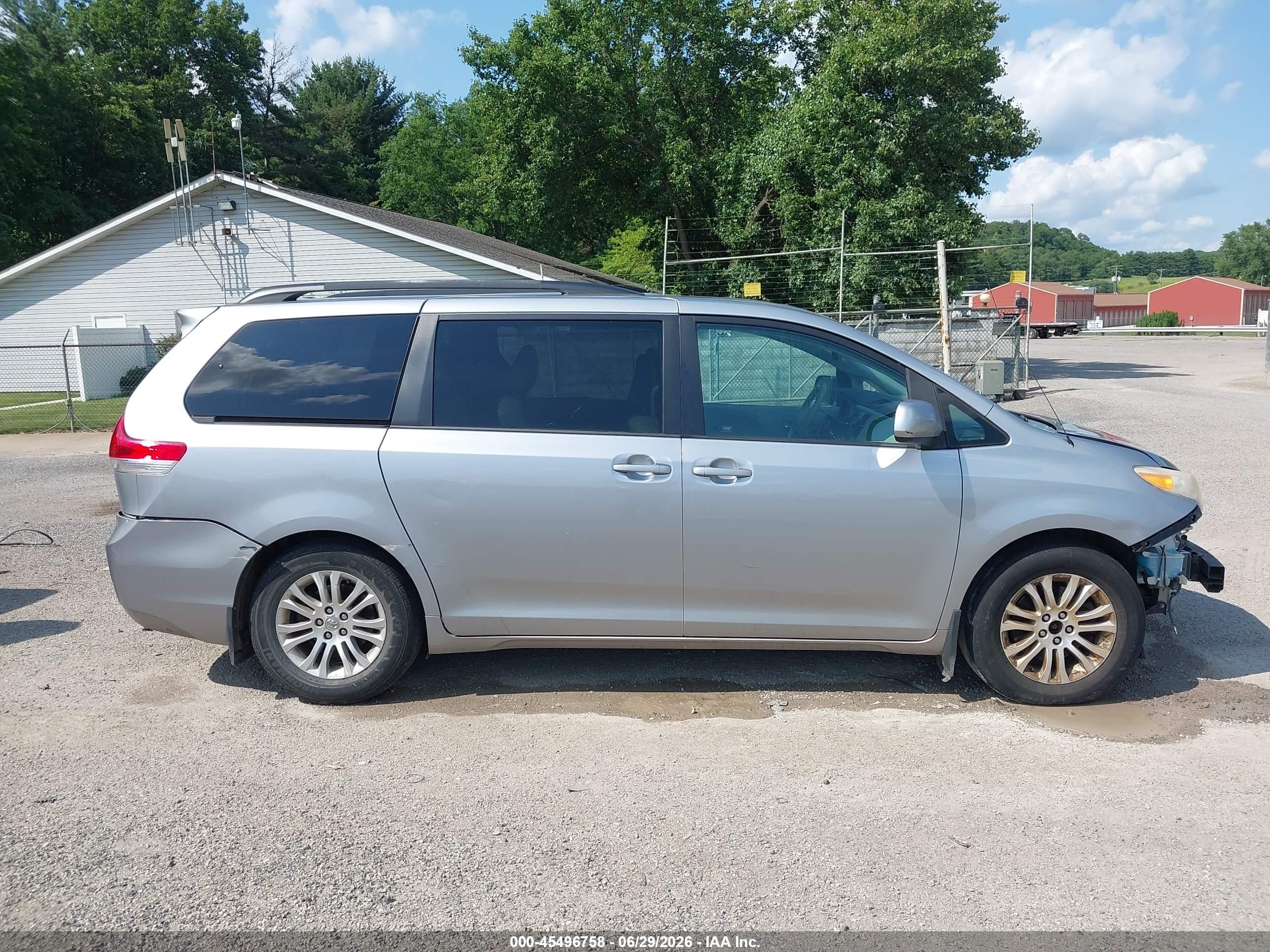 2012 Toyota Sienna Xle V6 8 Passenger Silver vin: 5TDYK3DC9CS216093