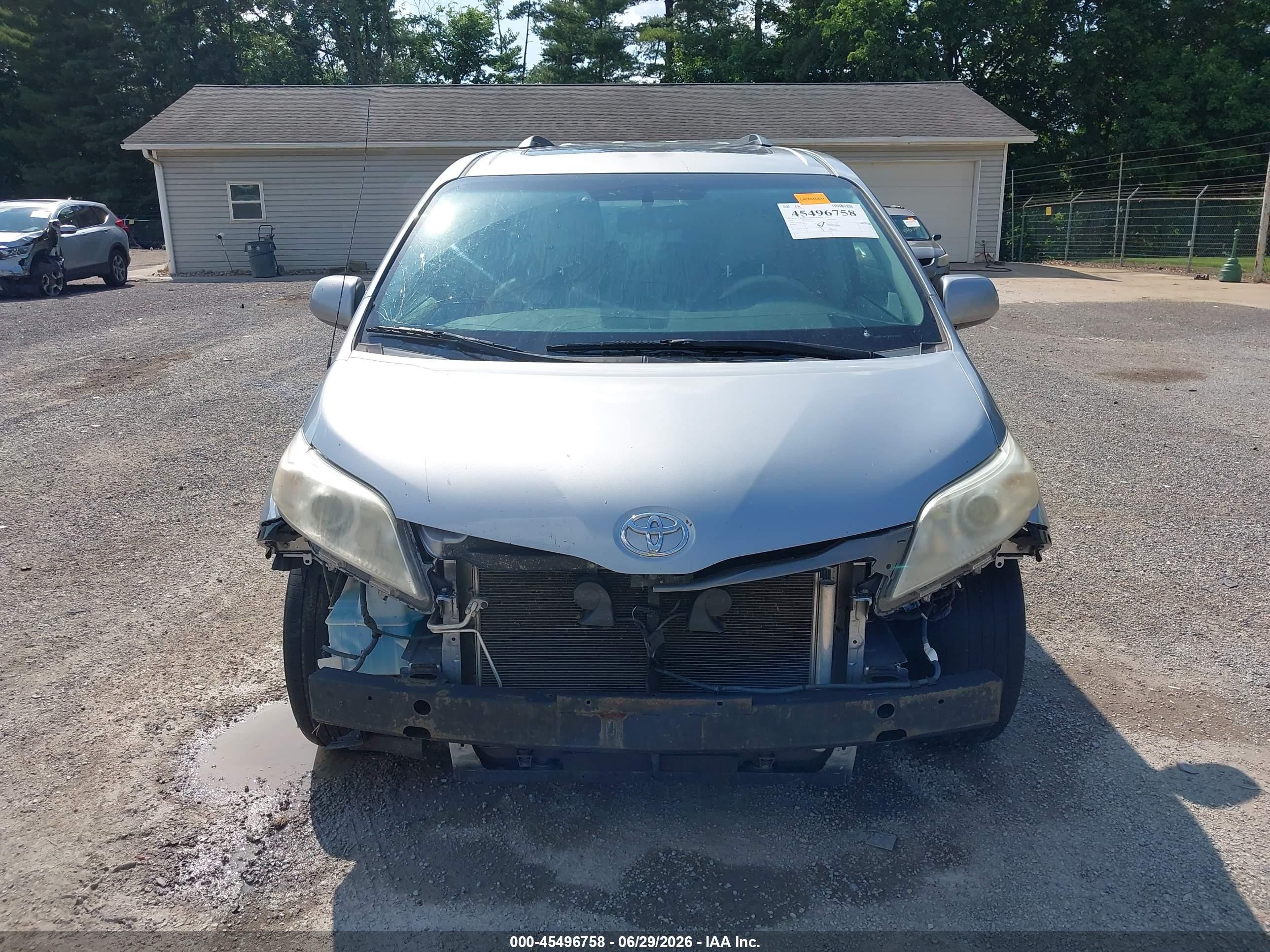 2012 Toyota Sienna Xle V6 8 Passenger Silver vin: 5TDYK3DC9CS216093