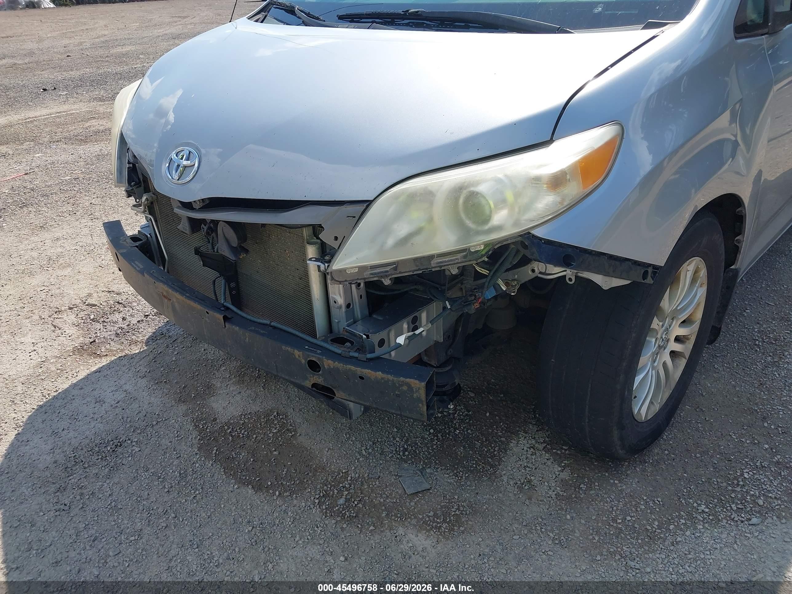 2012 Toyota Sienna Xle V6 8 Passenger Silver vin: 5TDYK3DC9CS216093