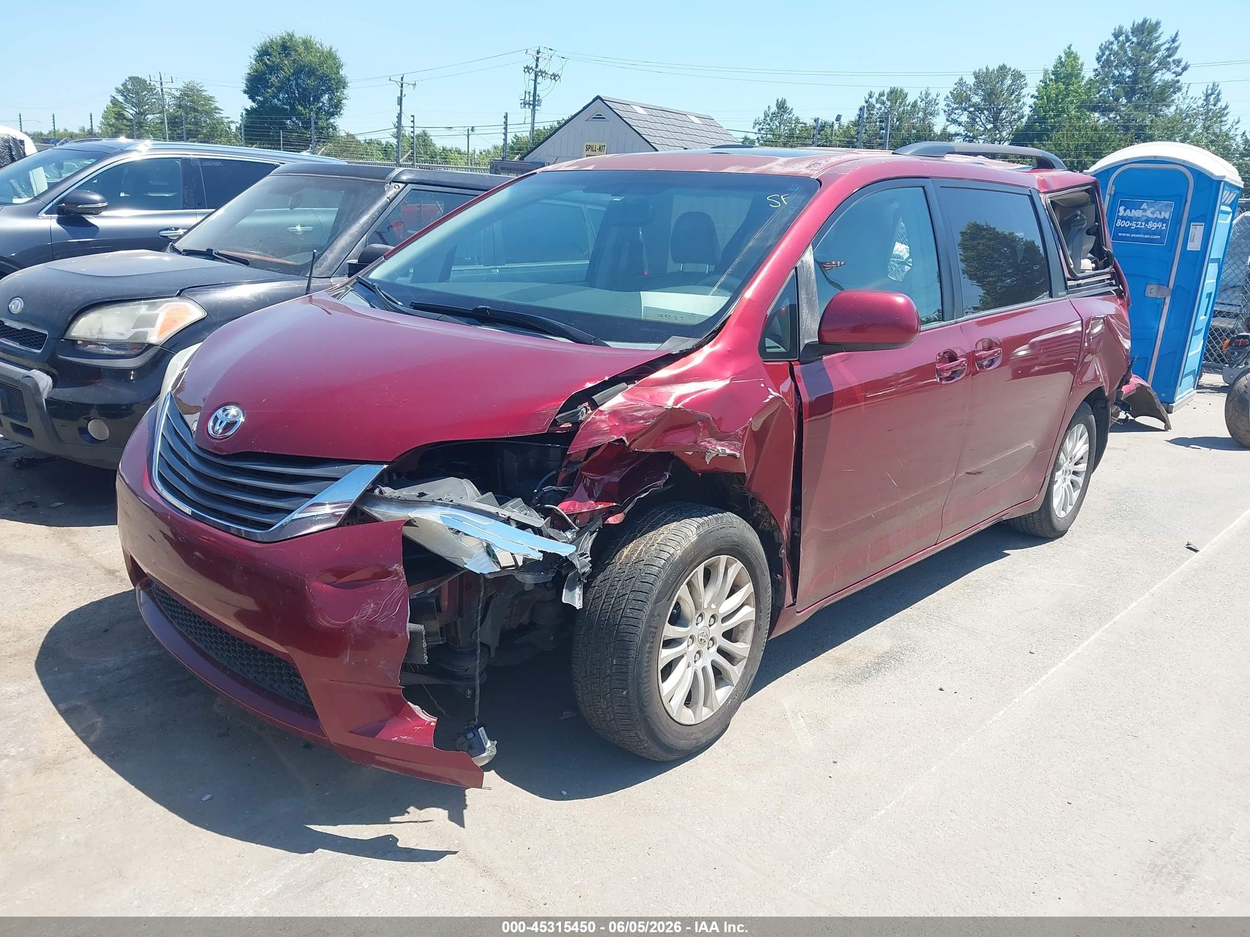 2012 Toyota Sienna Xle V6 8 Passenger Red vin: 5TDYK3DC9CS225943