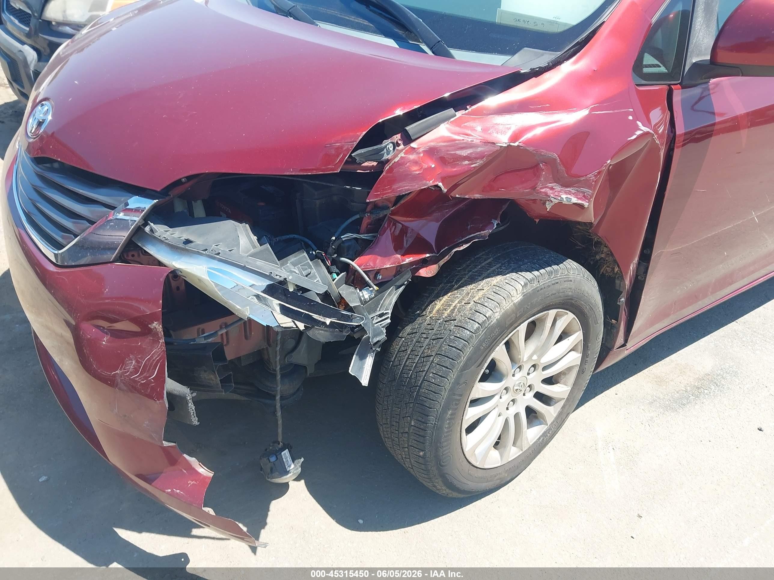 2012 Toyota Sienna Xle V6 8 Passenger Red vin: 5TDYK3DC9CS225943