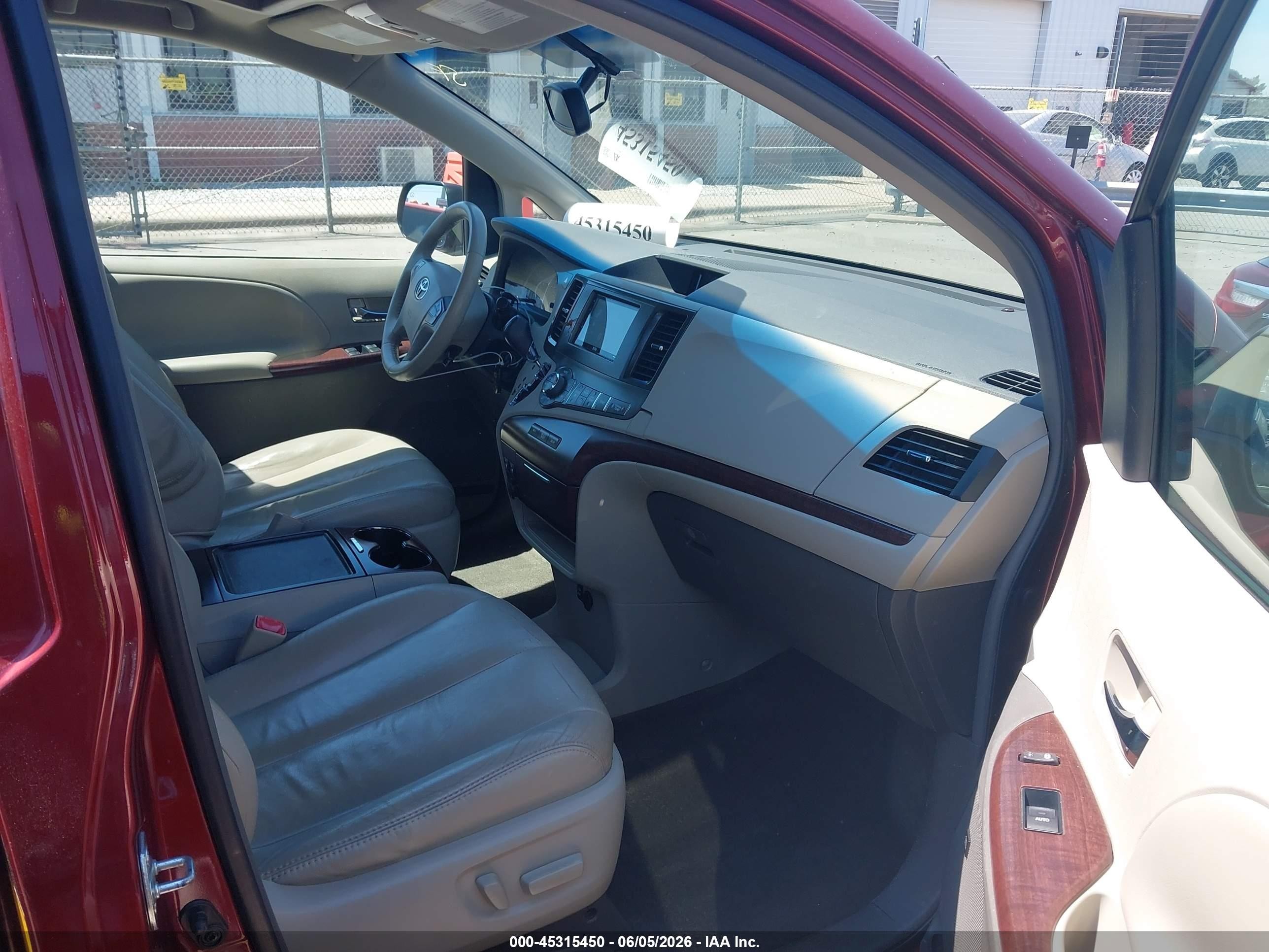 2012 Toyota Sienna Xle V6 8 Passenger Red vin: 5TDYK3DC9CS225943