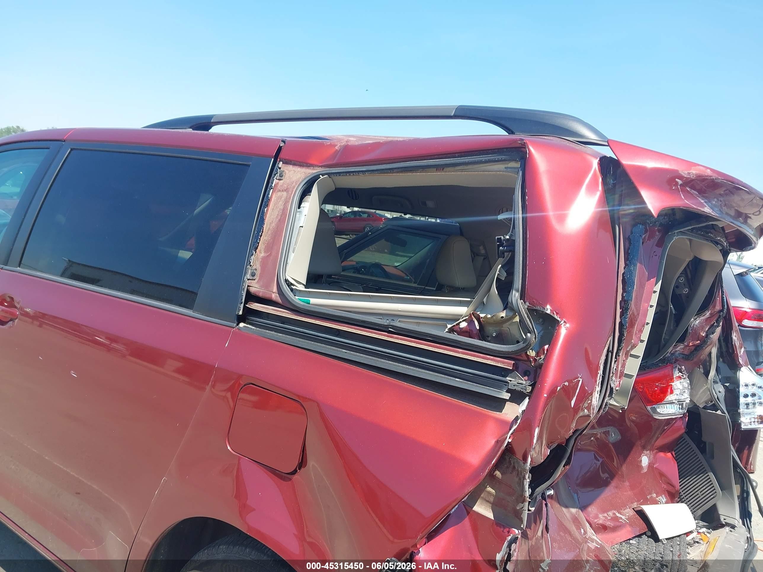 2012 Toyota Sienna Xle V6 8 Passenger Red vin: 5TDYK3DC9CS225943