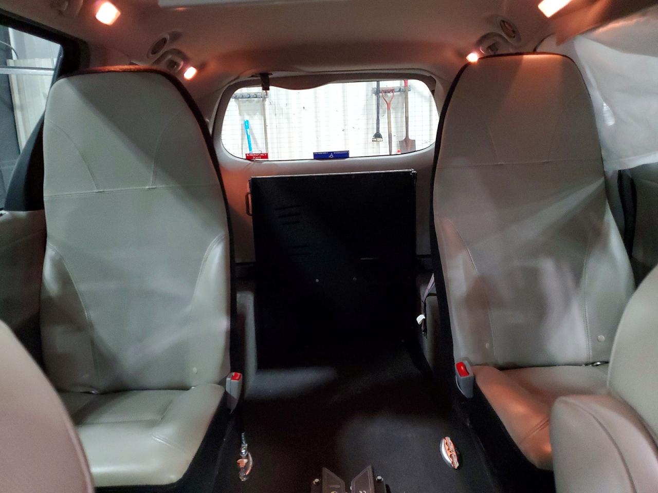 2012 Toyota Sienna Xle 7-passenger Auto Access Se Gray vin: 5TDYK3DC9CS227935