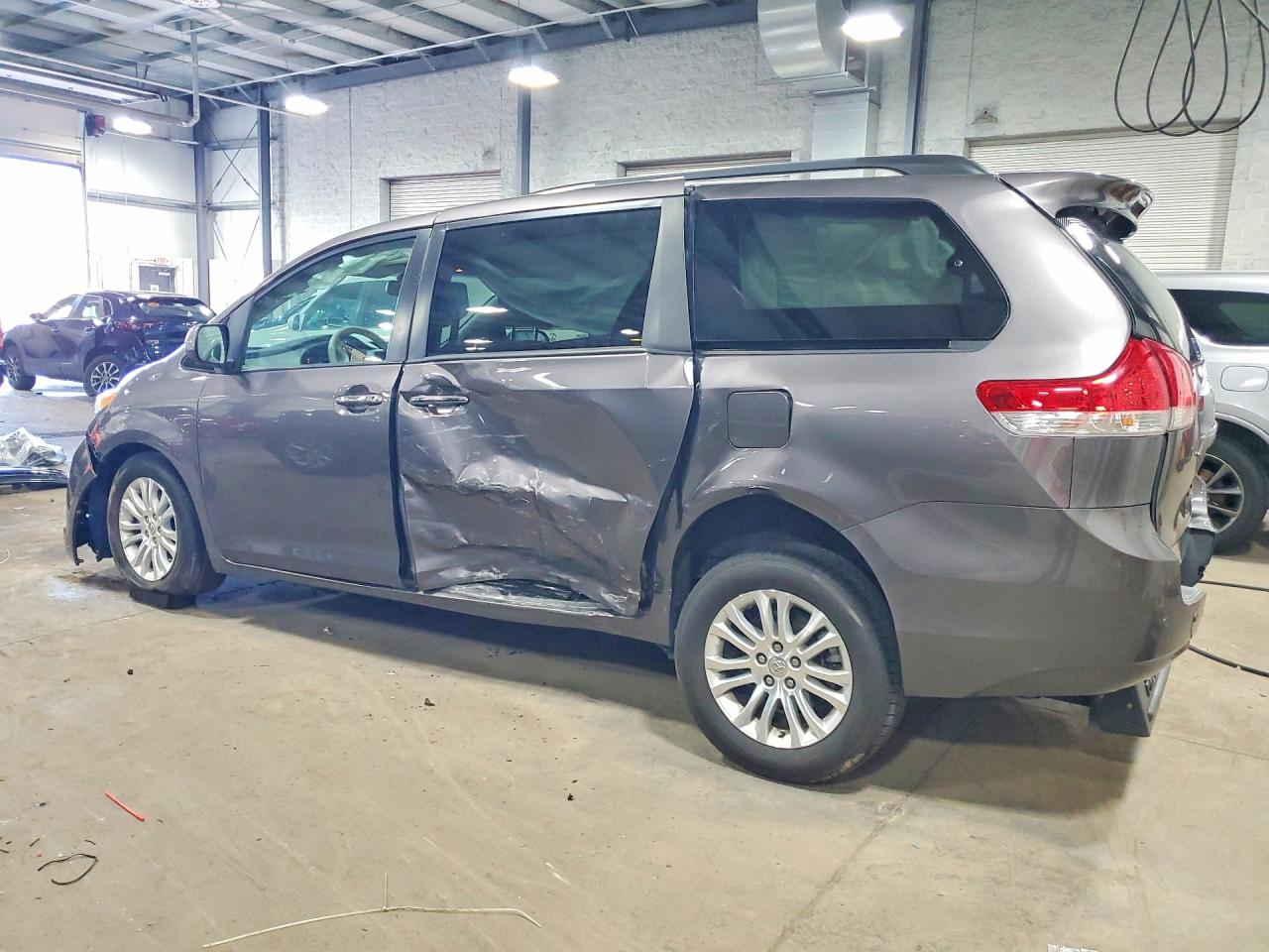 2012 Toyota Sienna Xle 7-passenger Auto Access Se Gray vin: 5TDYK3DC9CS227935