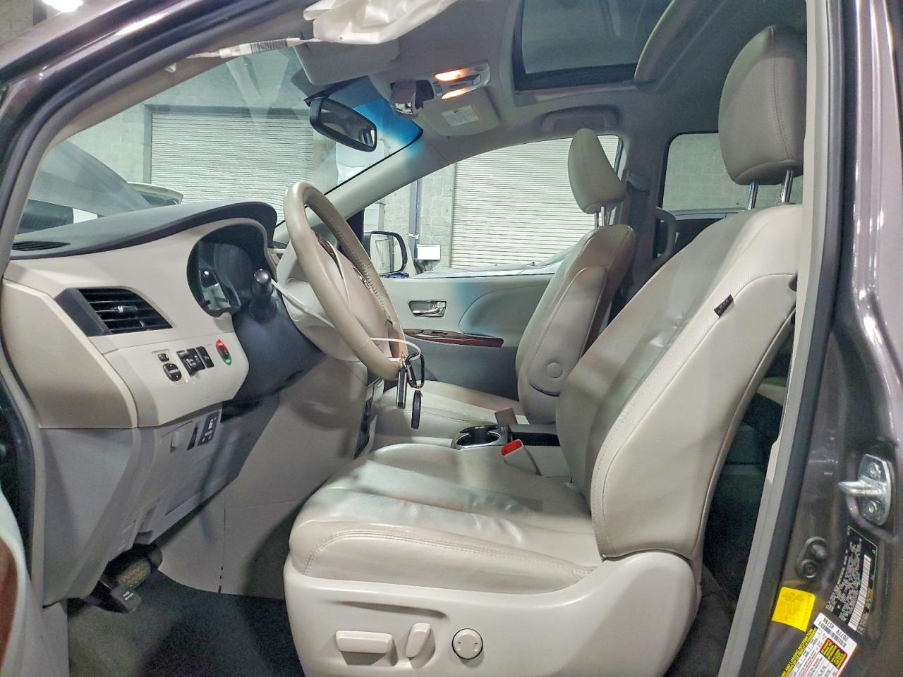 2012 Toyota Sienna Xle 7-passenger Auto Access Se Gray vin: 5TDYK3DC9CS227935