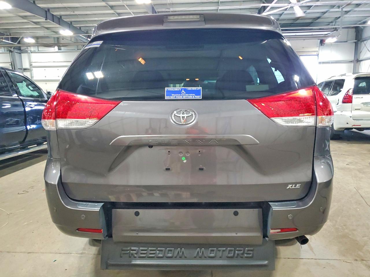 2012 Toyota Sienna Xle 7-passenger Auto Access Se Gray vin: 5TDYK3DC9CS227935