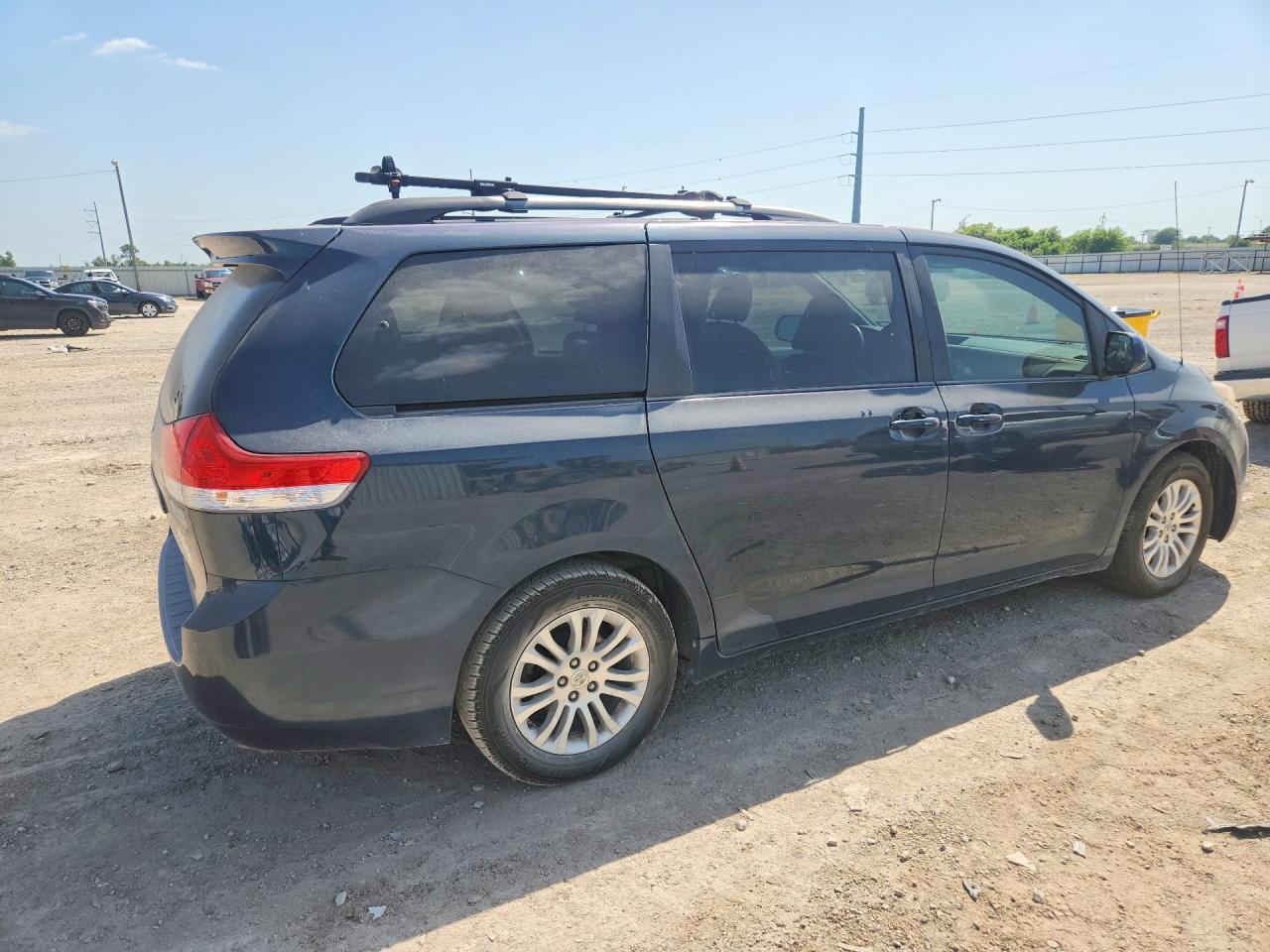 2012 Toyota Sienna Xle 8-passenger Blue vin: 5TDYK3DC9CS240989