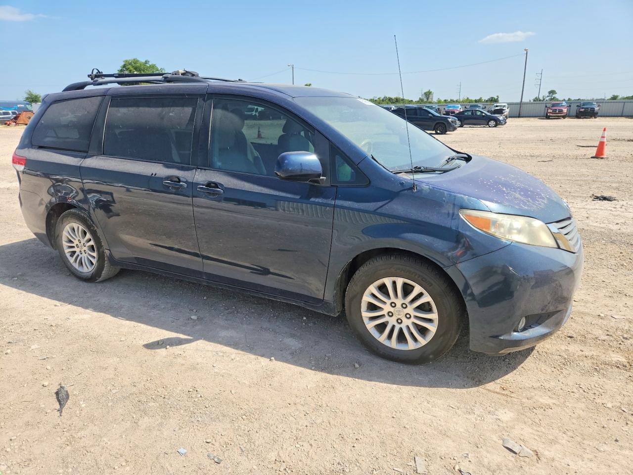 2012 Toyota Sienna Xle 8-passenger Blue vin: 5TDYK3DC9CS240989
