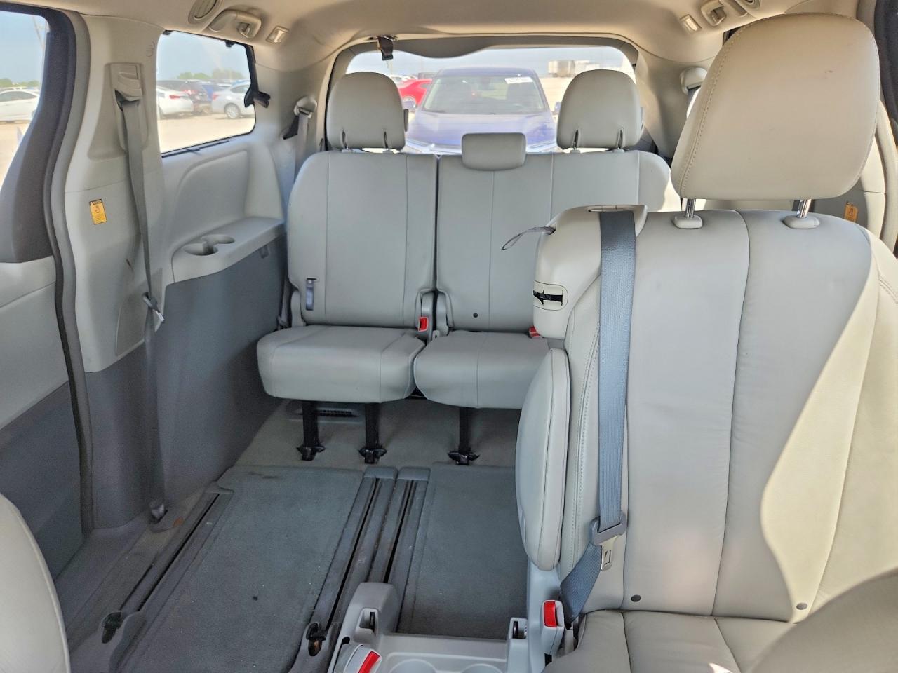 2012 Toyota Sienna Xle 8-passenger Blue vin: 5TDYK3DC9CS240989