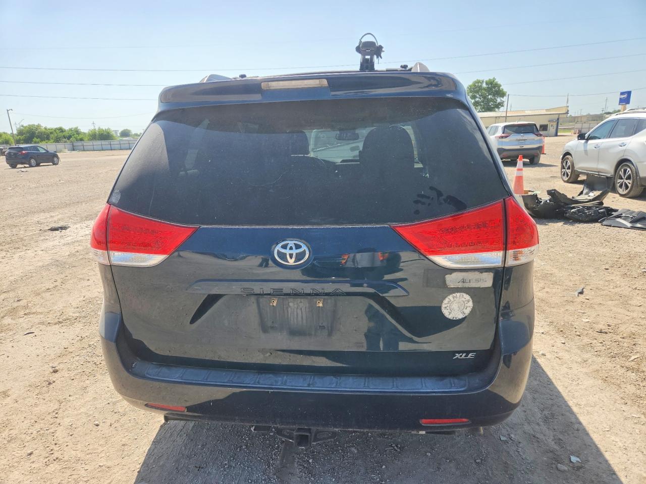 2012 Toyota Sienna Xle 8-passenger Blue vin: 5TDYK3DC9CS240989