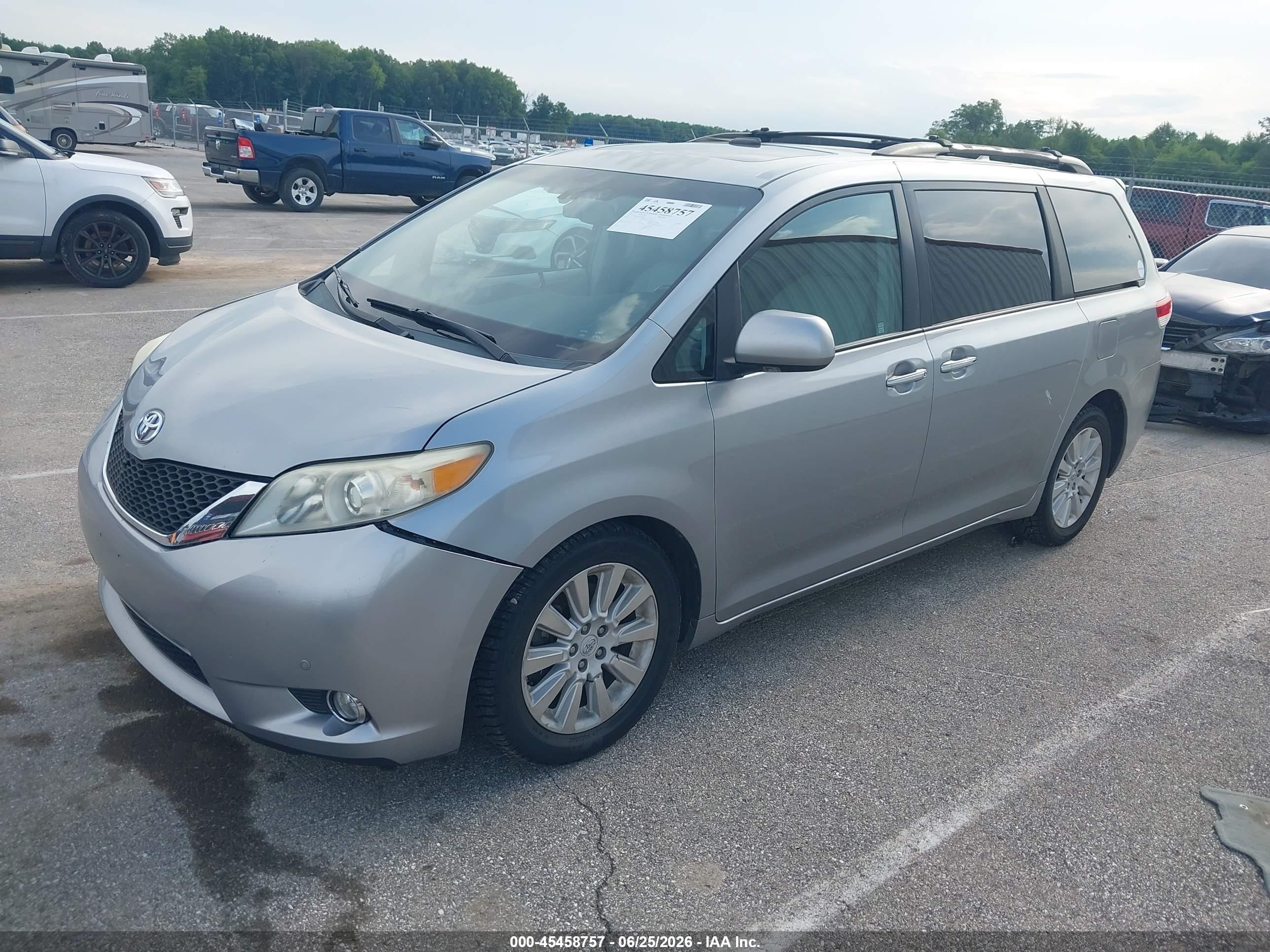 2012 Toyota Sienna Limited V6 7 Passenger Silver vin: 5TDYK3DC9CS241060