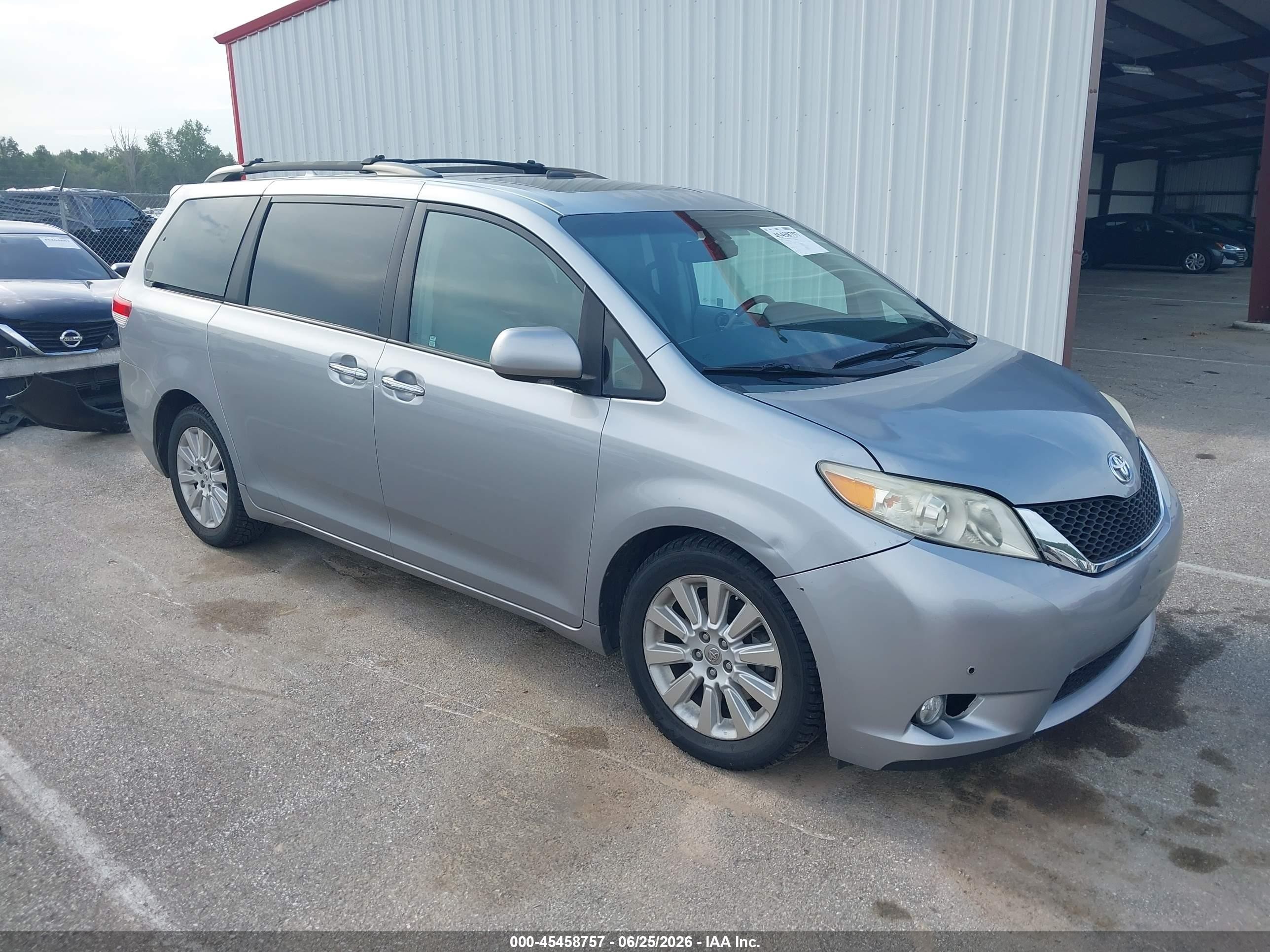 2012 Toyota Sienna Limited V6 7 Passenger Silver vin: 5TDYK3DC9CS241060